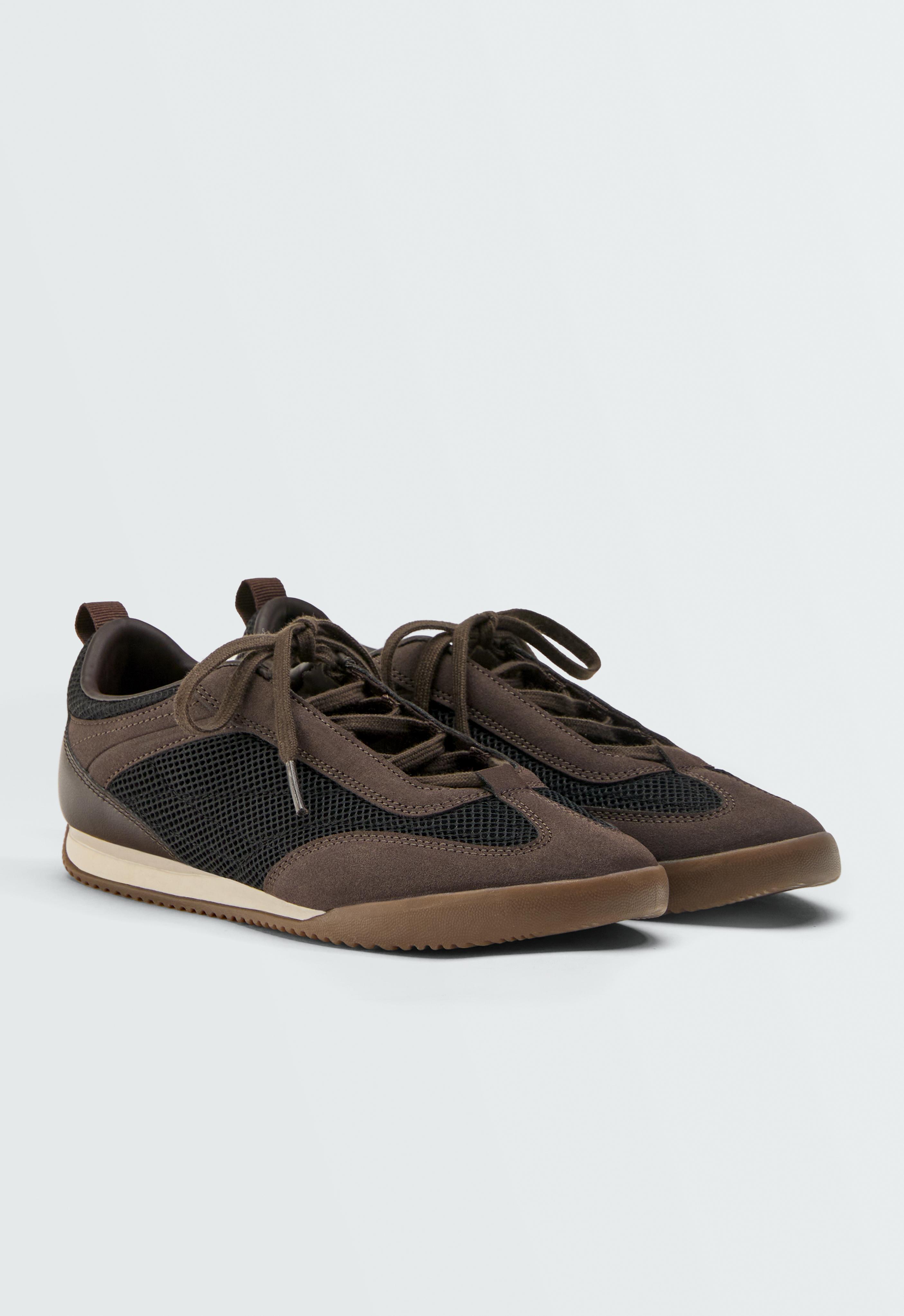 Mixed-material mesh trainers Mixed-material mesh trainers