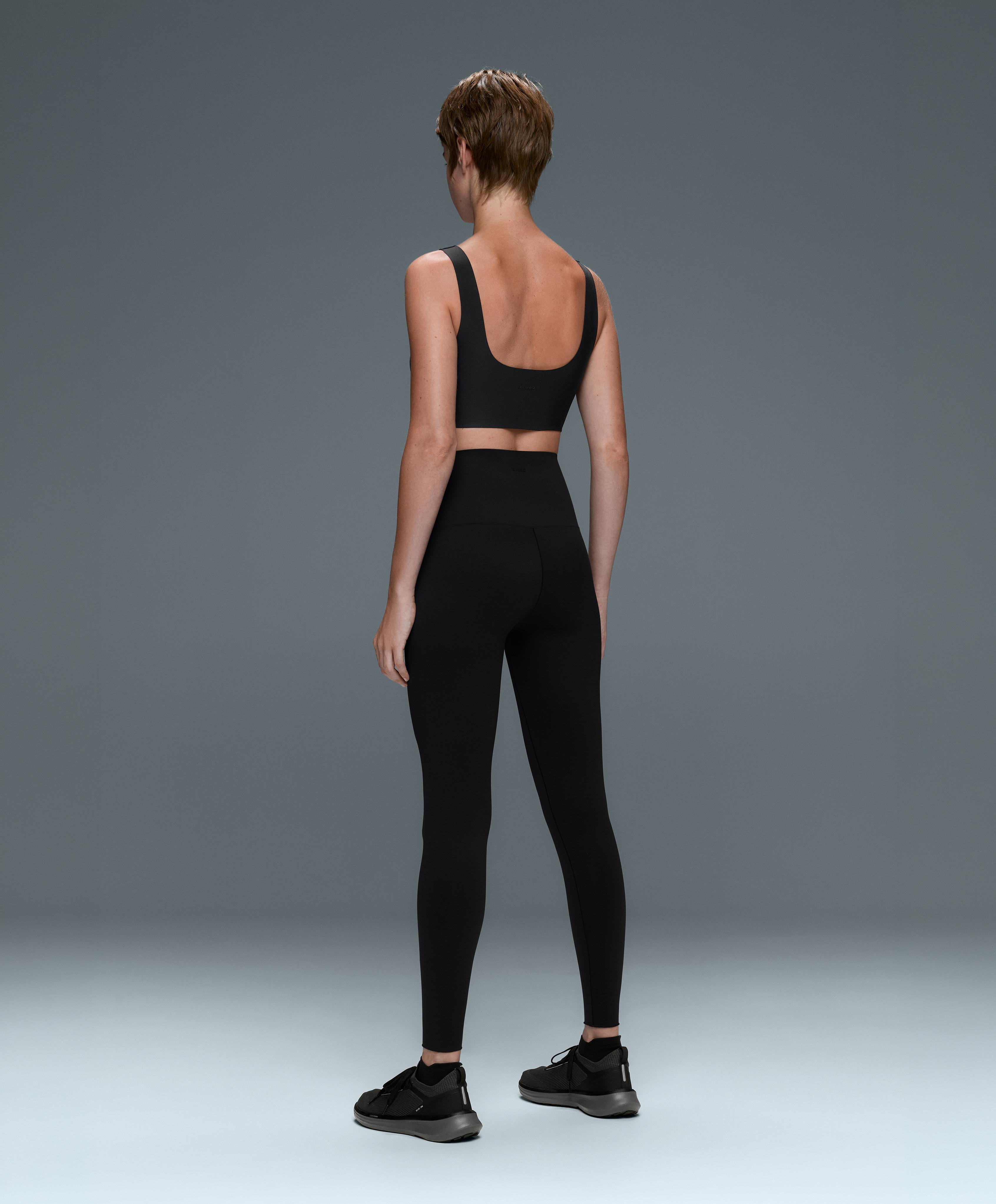Perfect-adapt medium-support sports bra with cups — BLACK