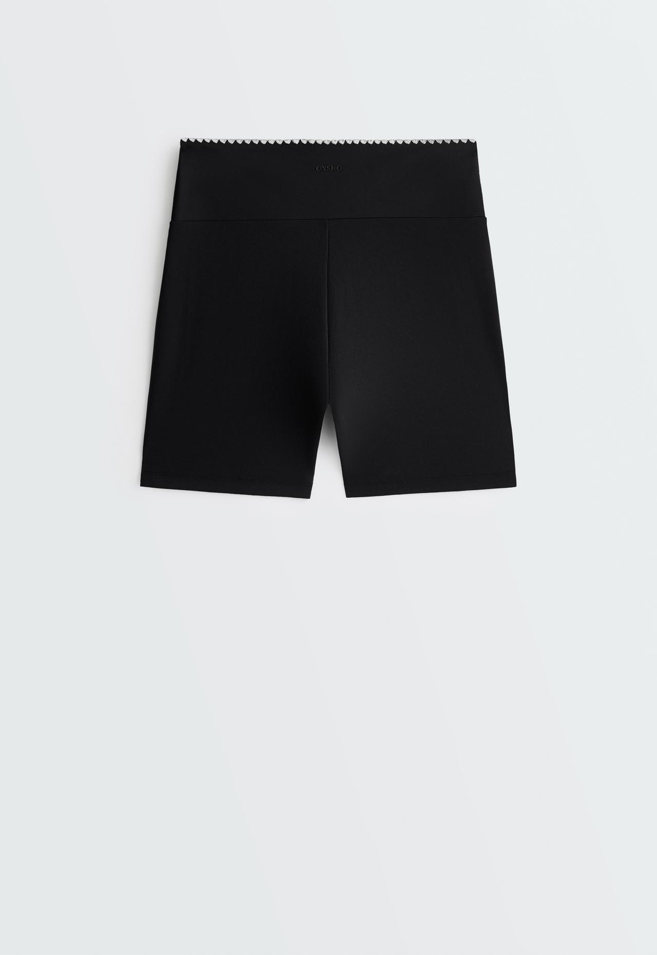 Comfortlux V-waist 10cm hot pants with contrast stitching — BLACK