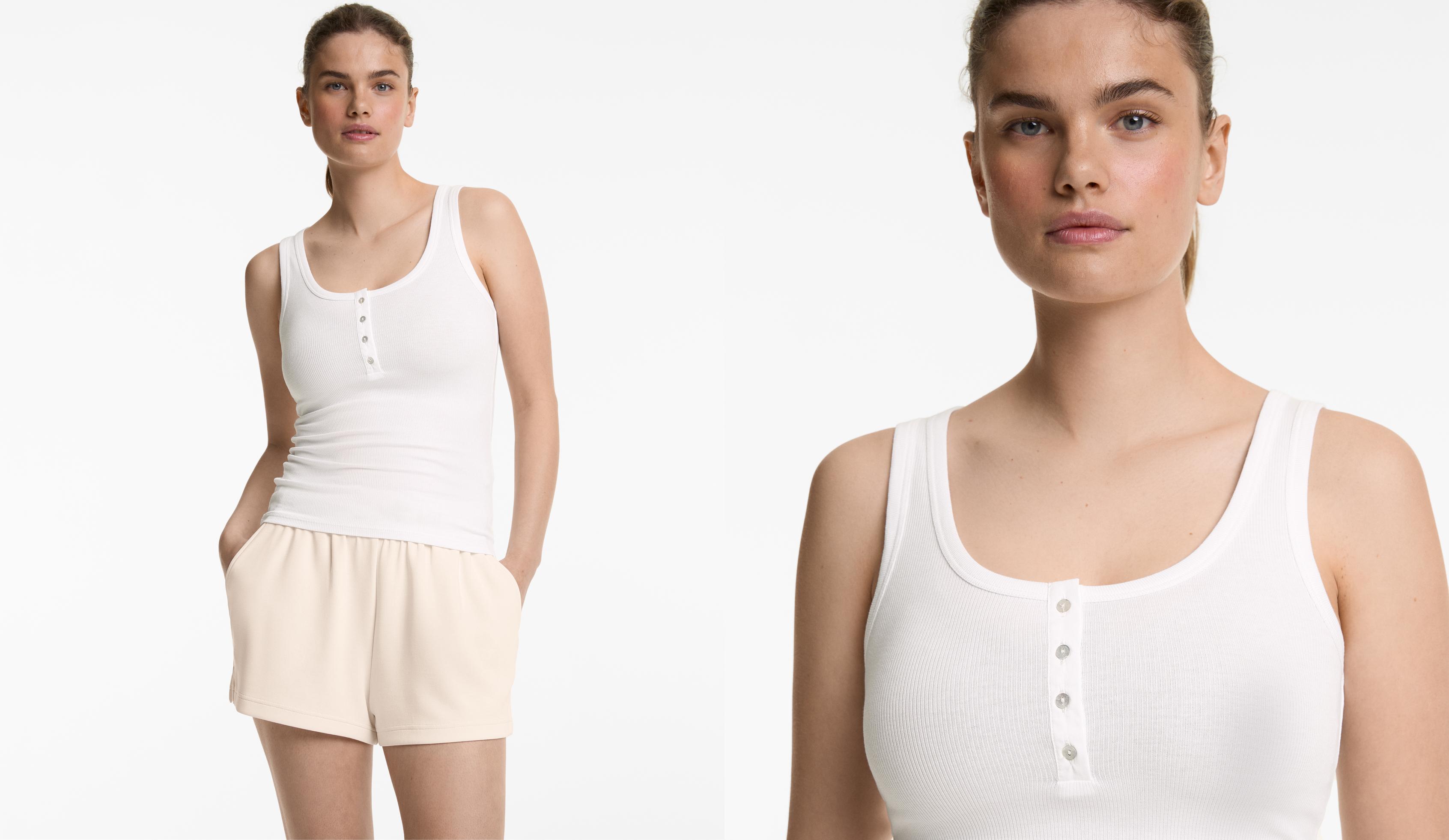 Sleeveless buttoned top with cotton and modal