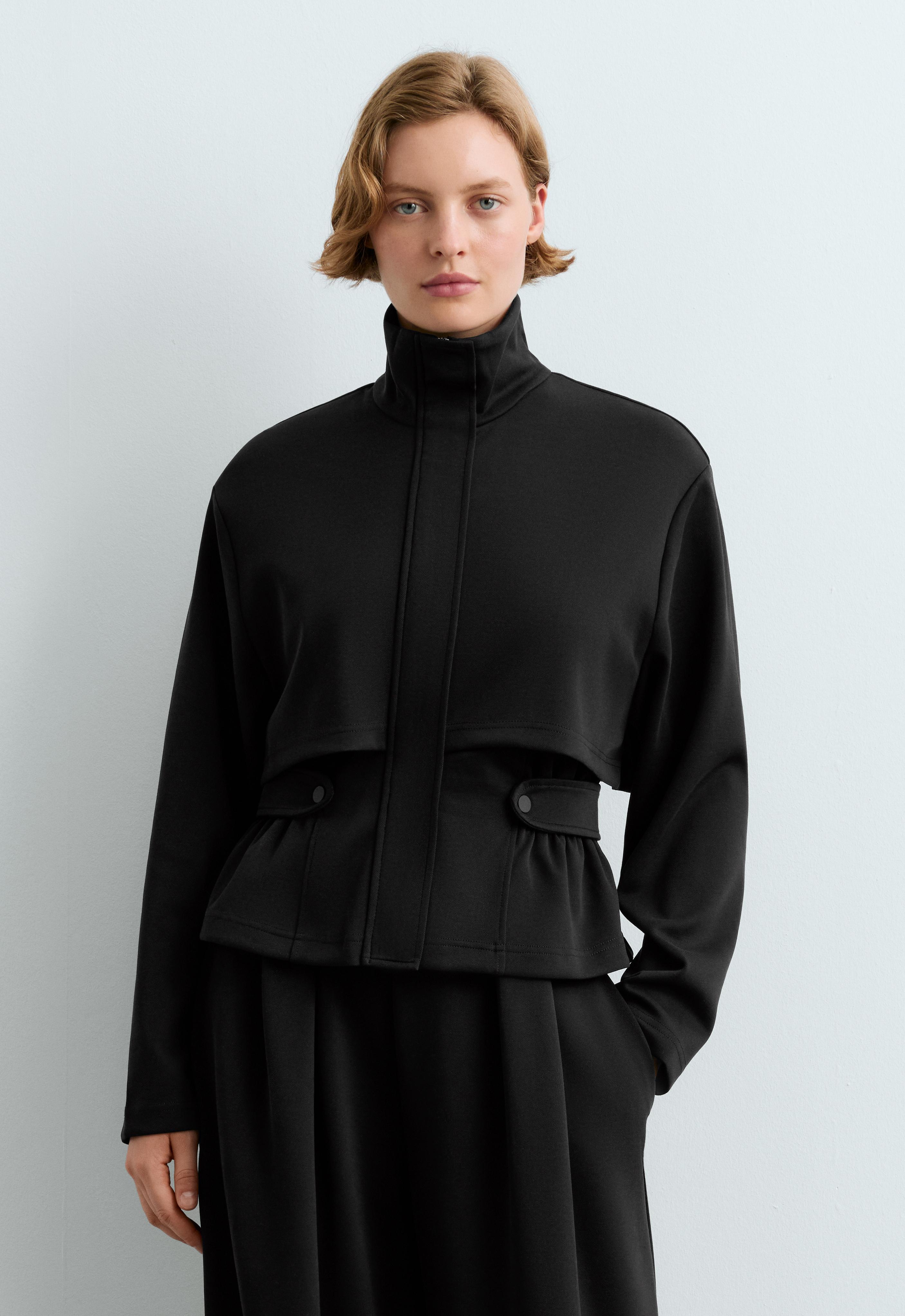 Kurze Piqué-Jacke mit Gürtel Kurze Piqué-Jacke mit Gürtel