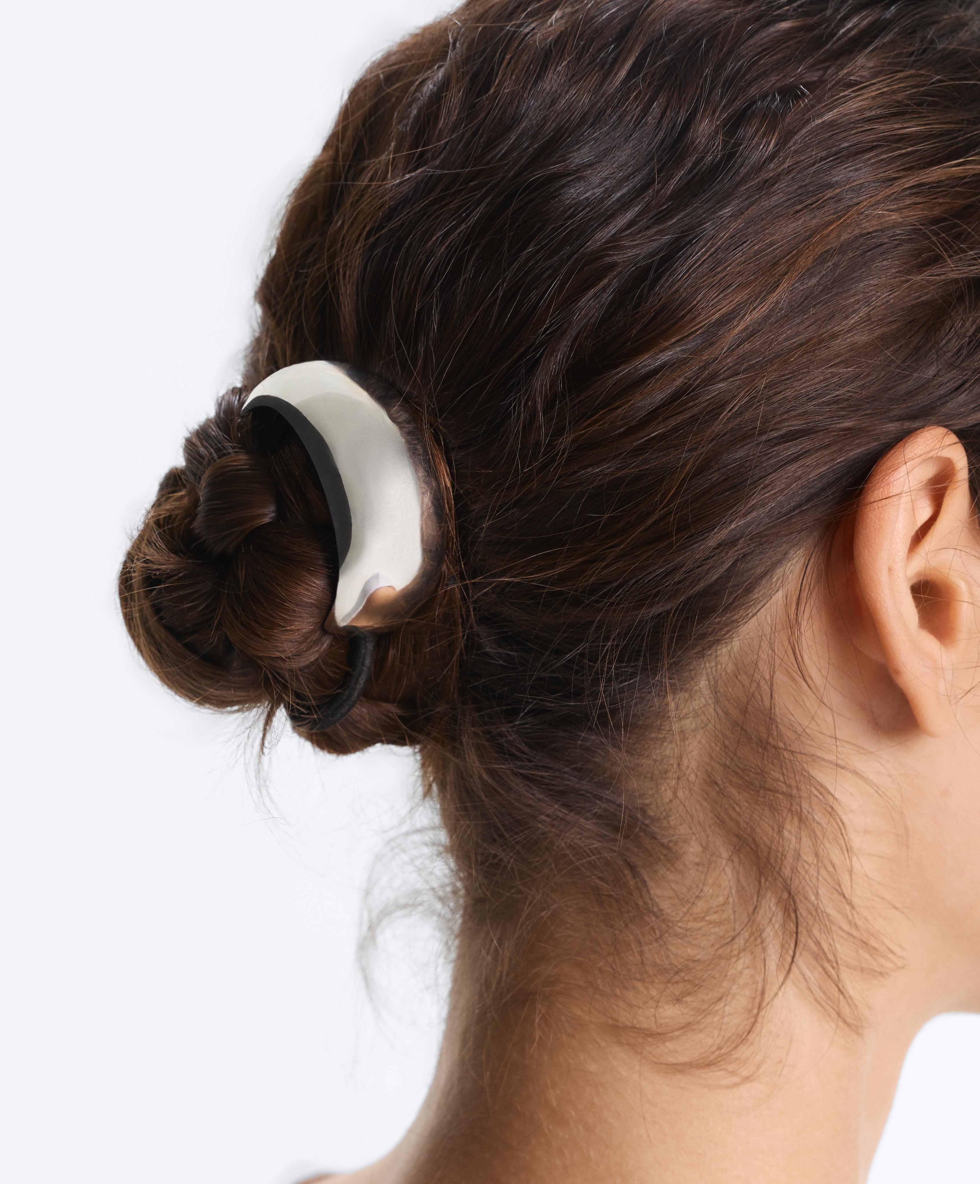 Scrunchie and hair clip with metallic detail — SILVER