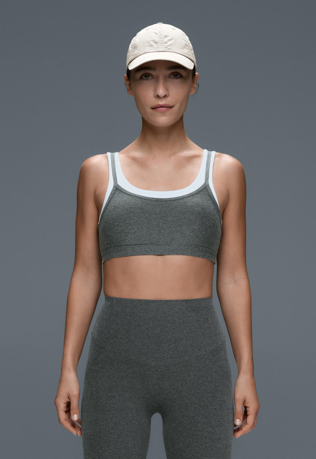 Medium-support ribbed heather sports bra with overlay — DARK GREY MELANGE