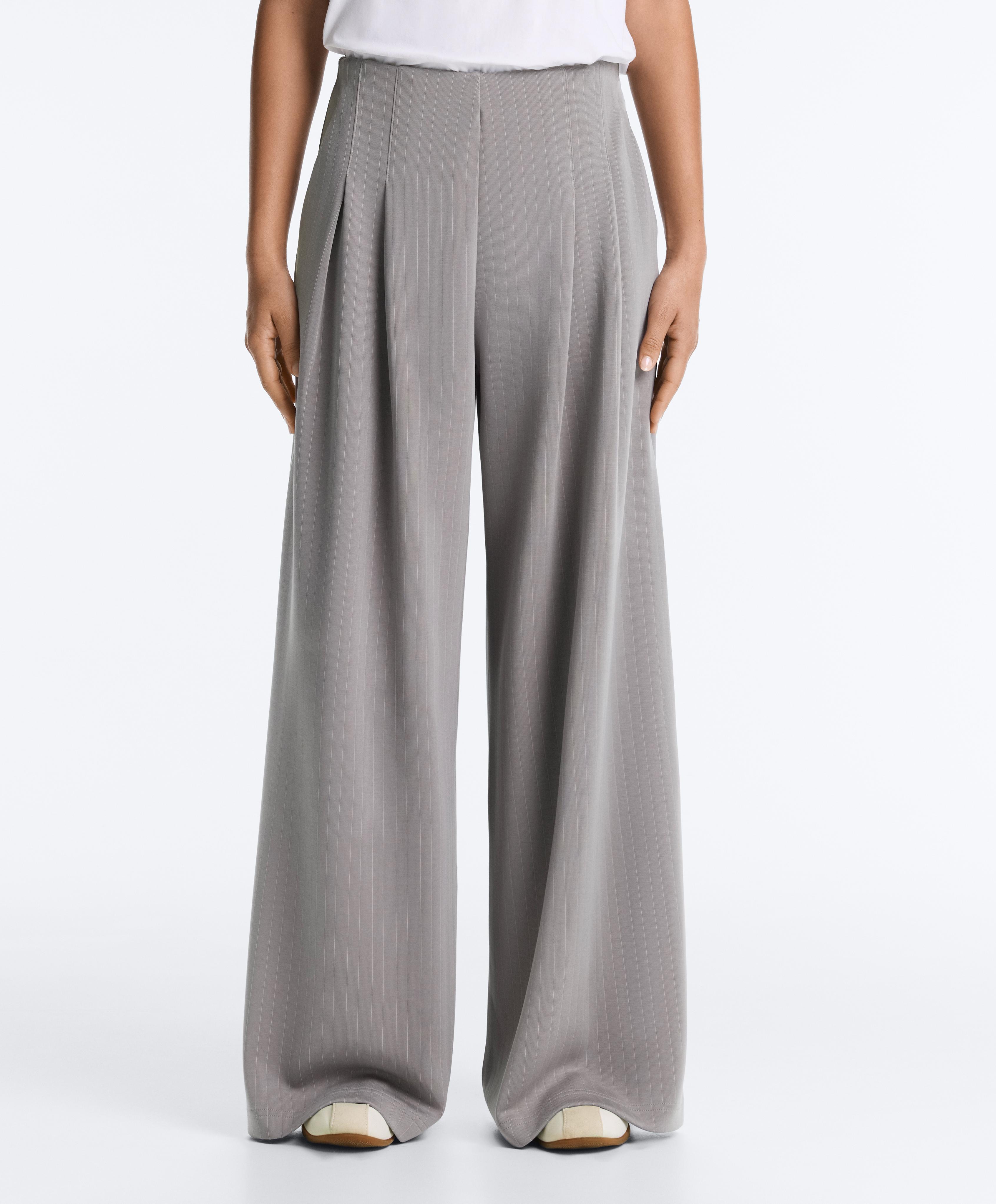 Calças compridas com prega em modal macio Calças compridas com prega em modal macio