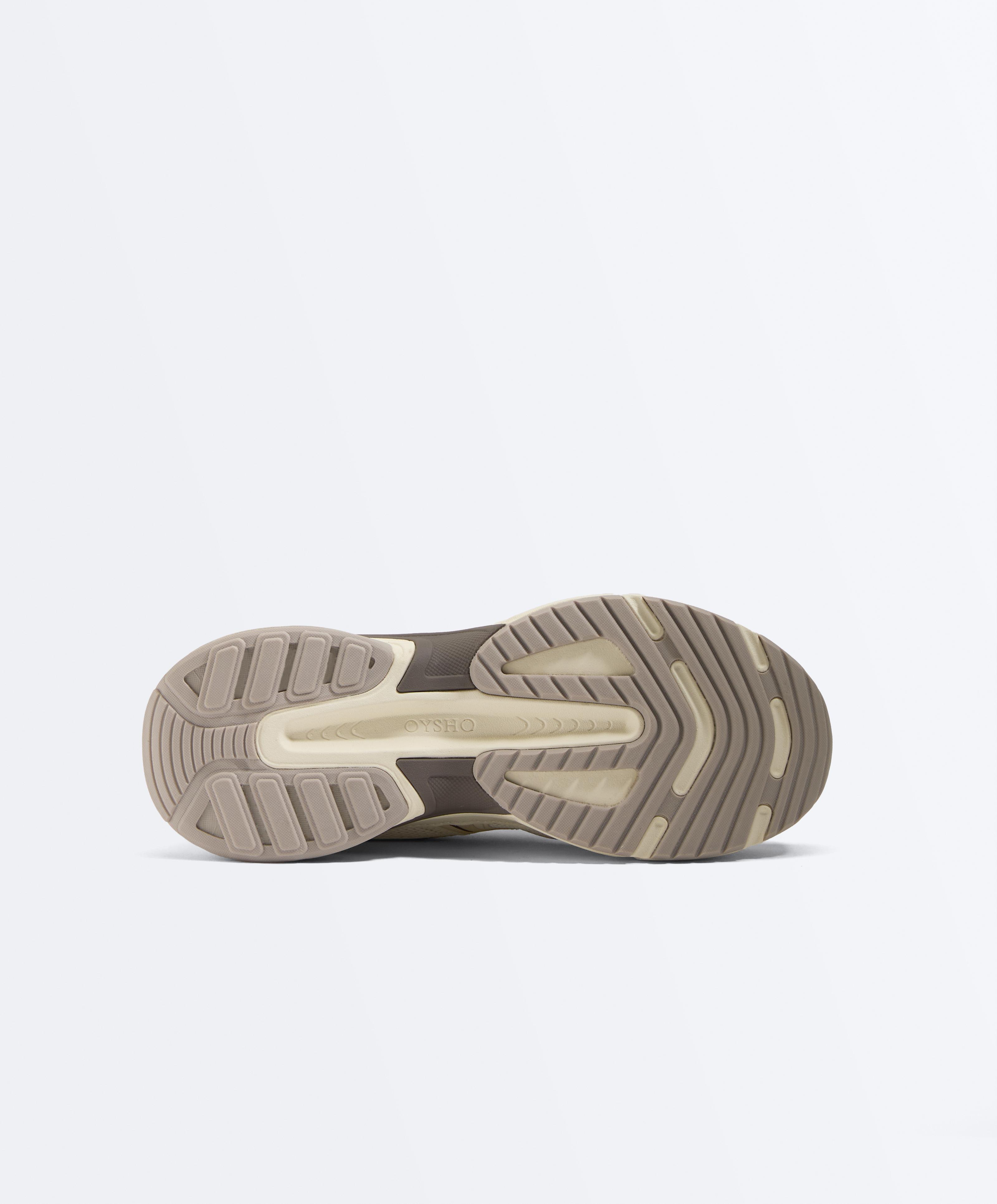Running-style trainers — SAND