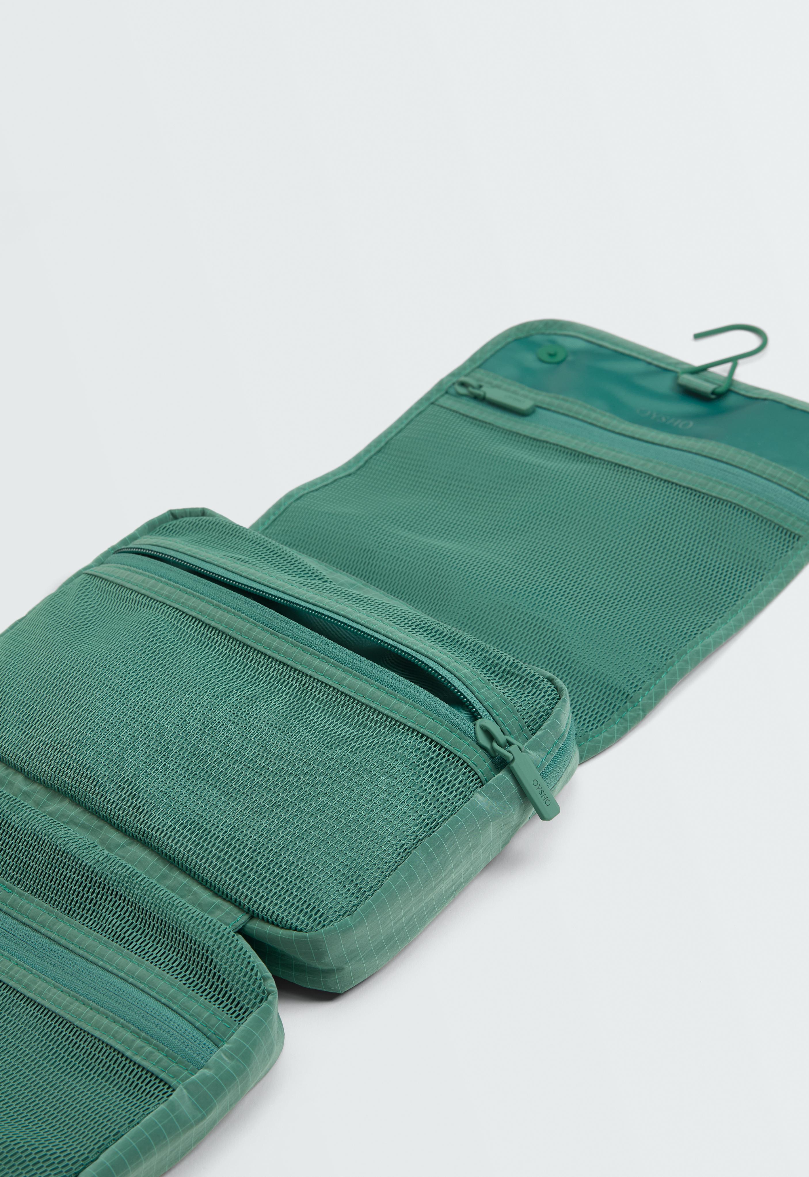 Hanging wash bag — GREEN