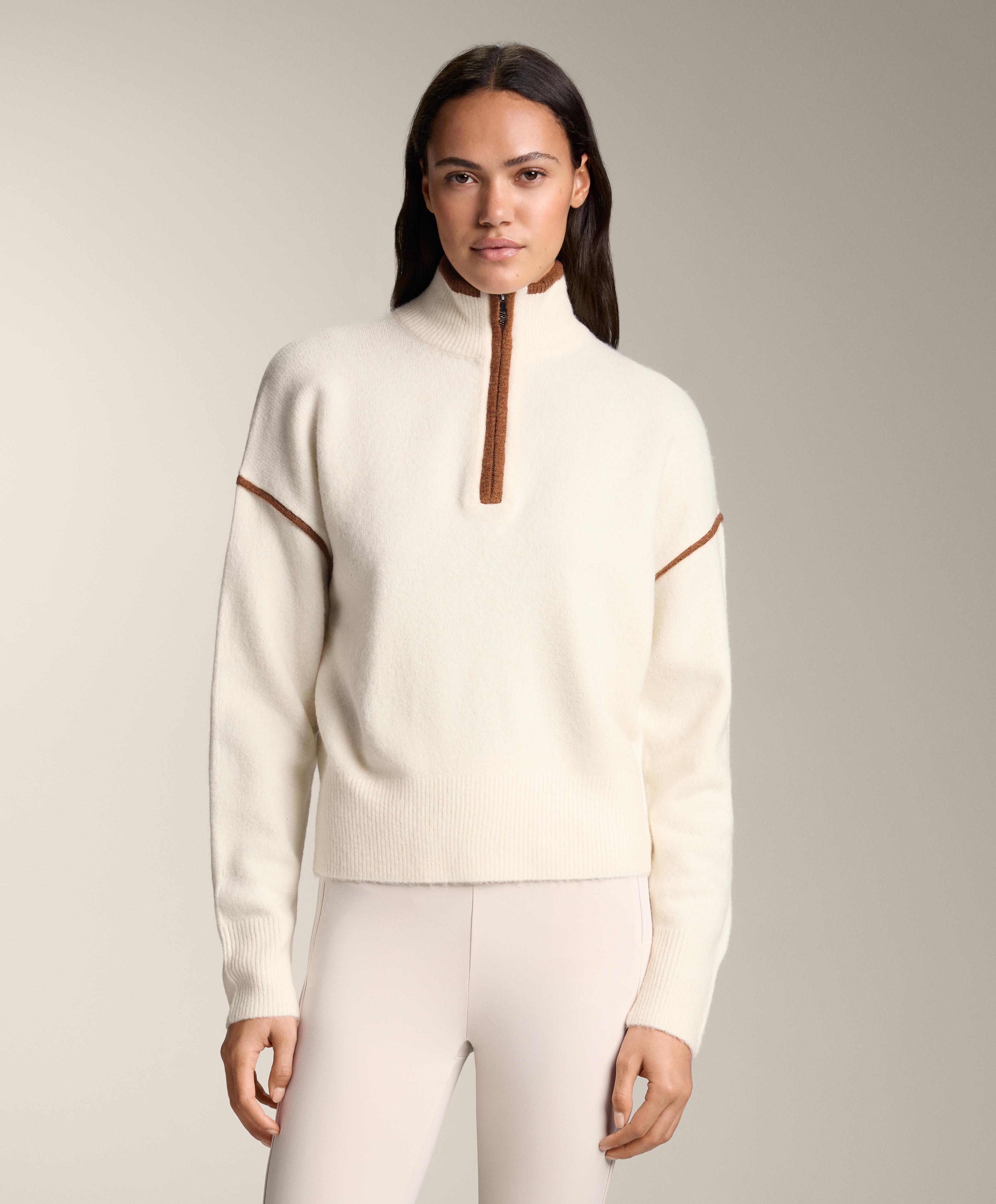 Jersey cuello subido detalles a contraste