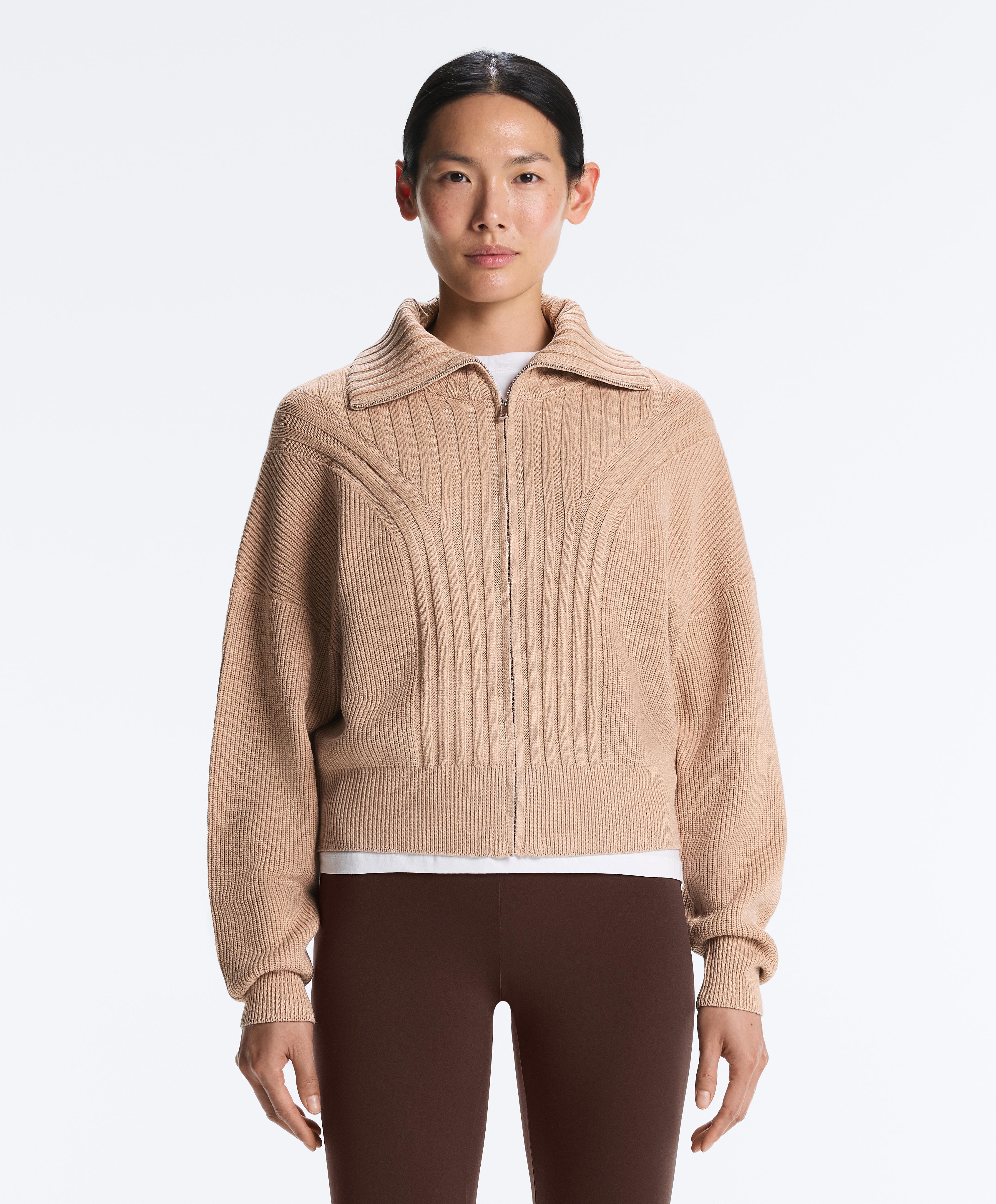 Вязаная куртка в рубчик