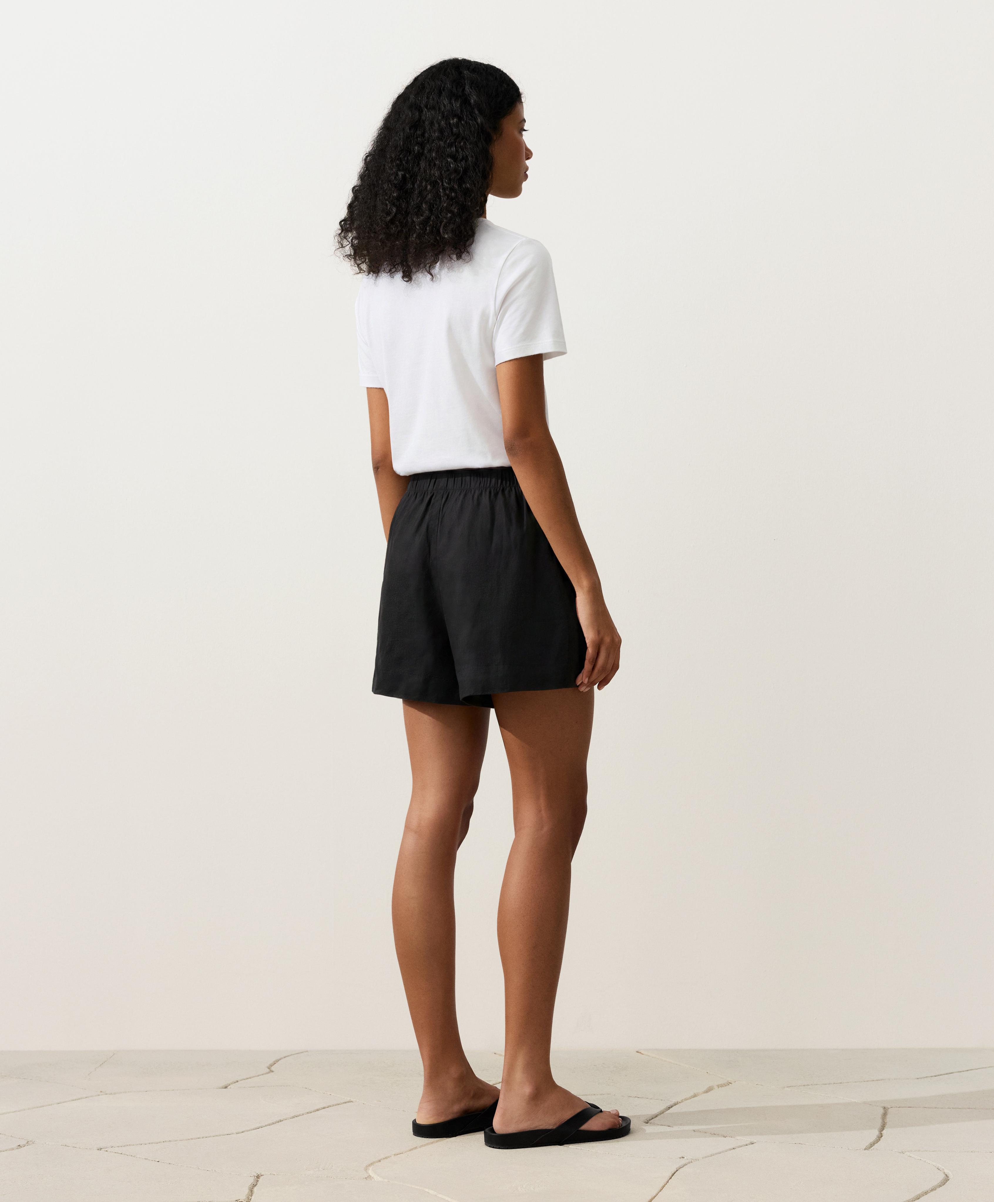 100% linen mid-rise shorts — BLACK