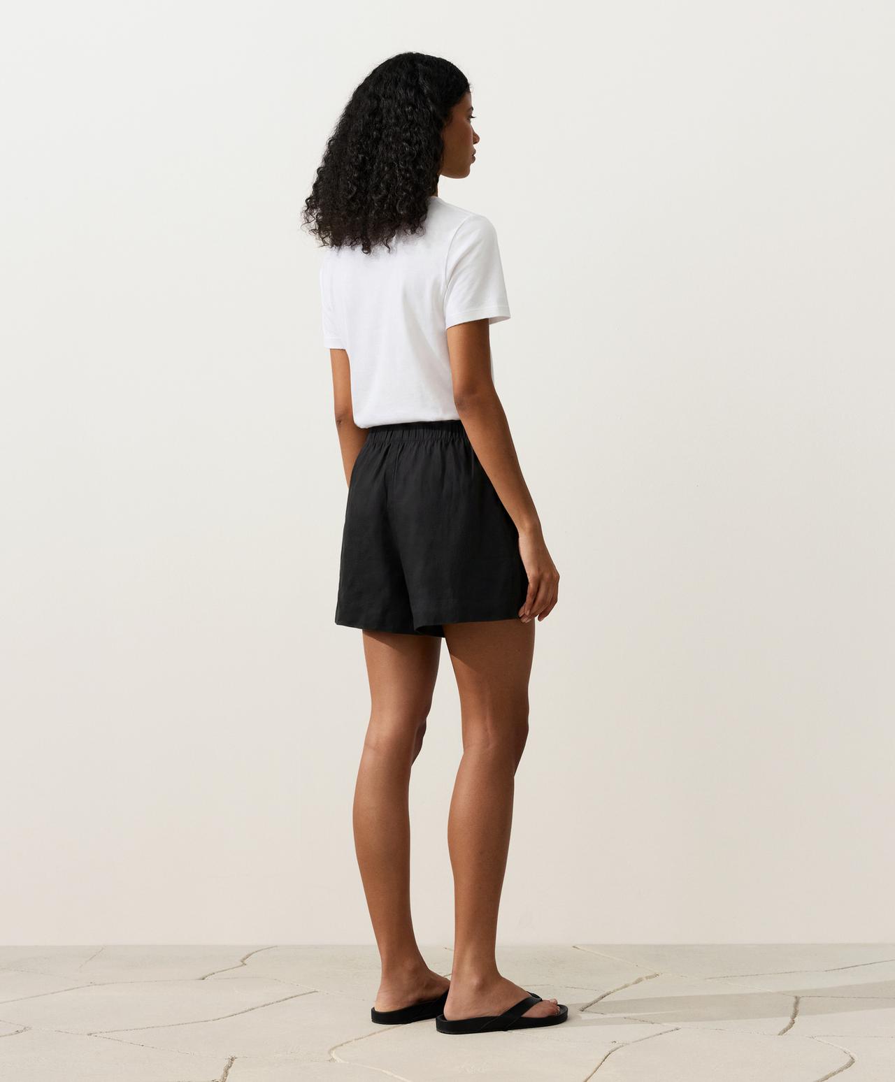100% linen mid-rise shorts — BLACK