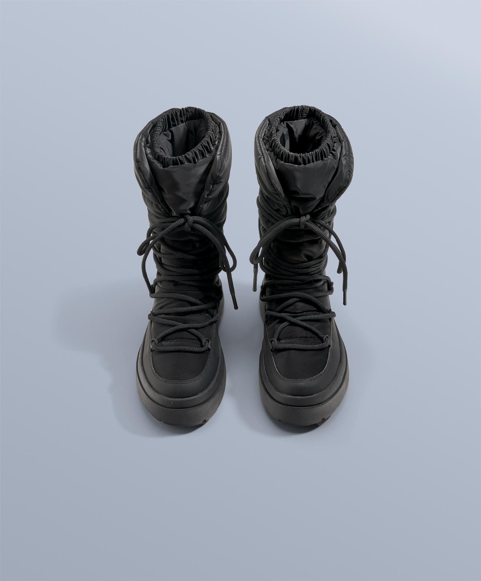 Laced nylon après-ski boots