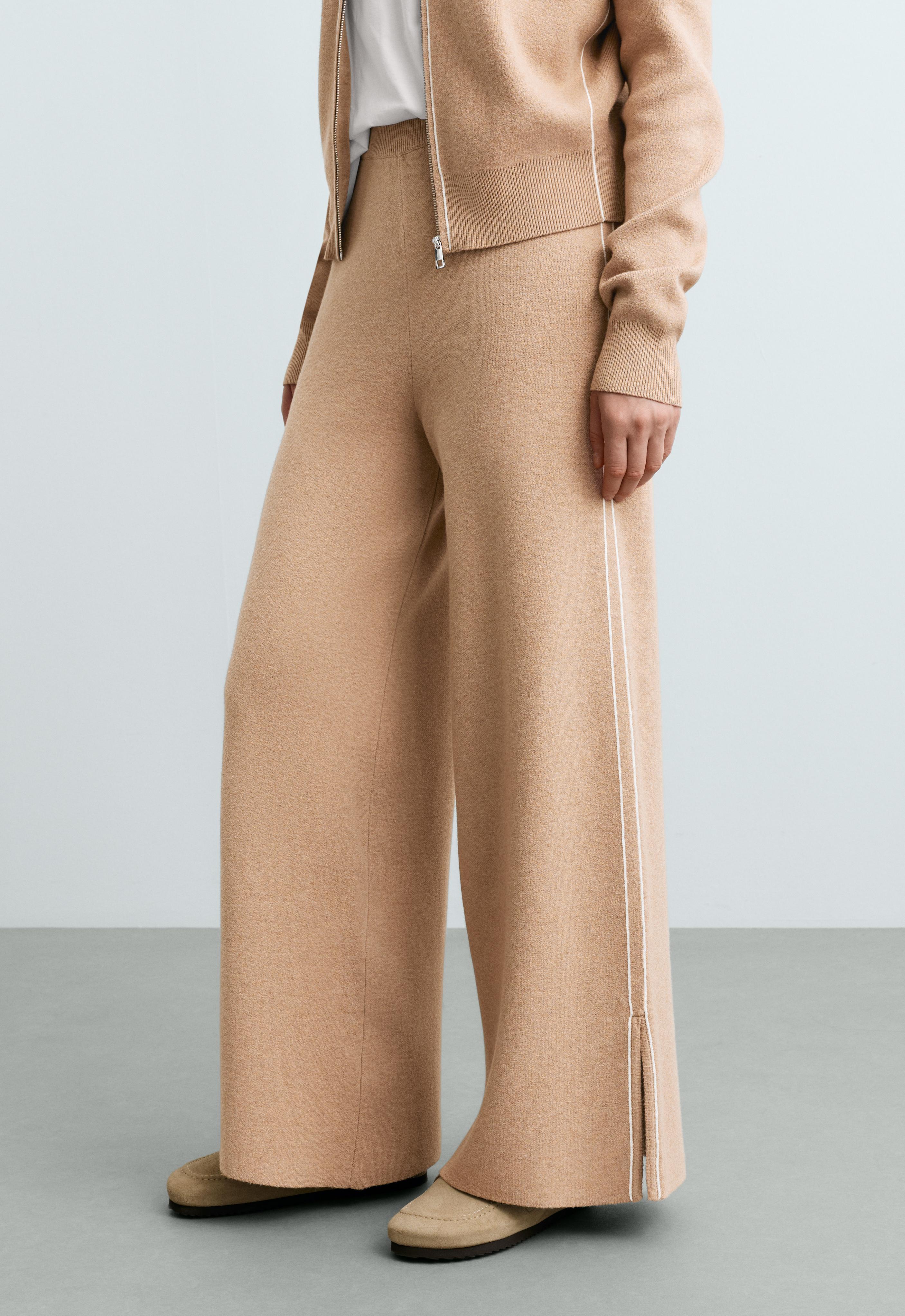 Weite Strickhose mit Piping und Schlitz Weite Strickhose mit Piping und Schlitz