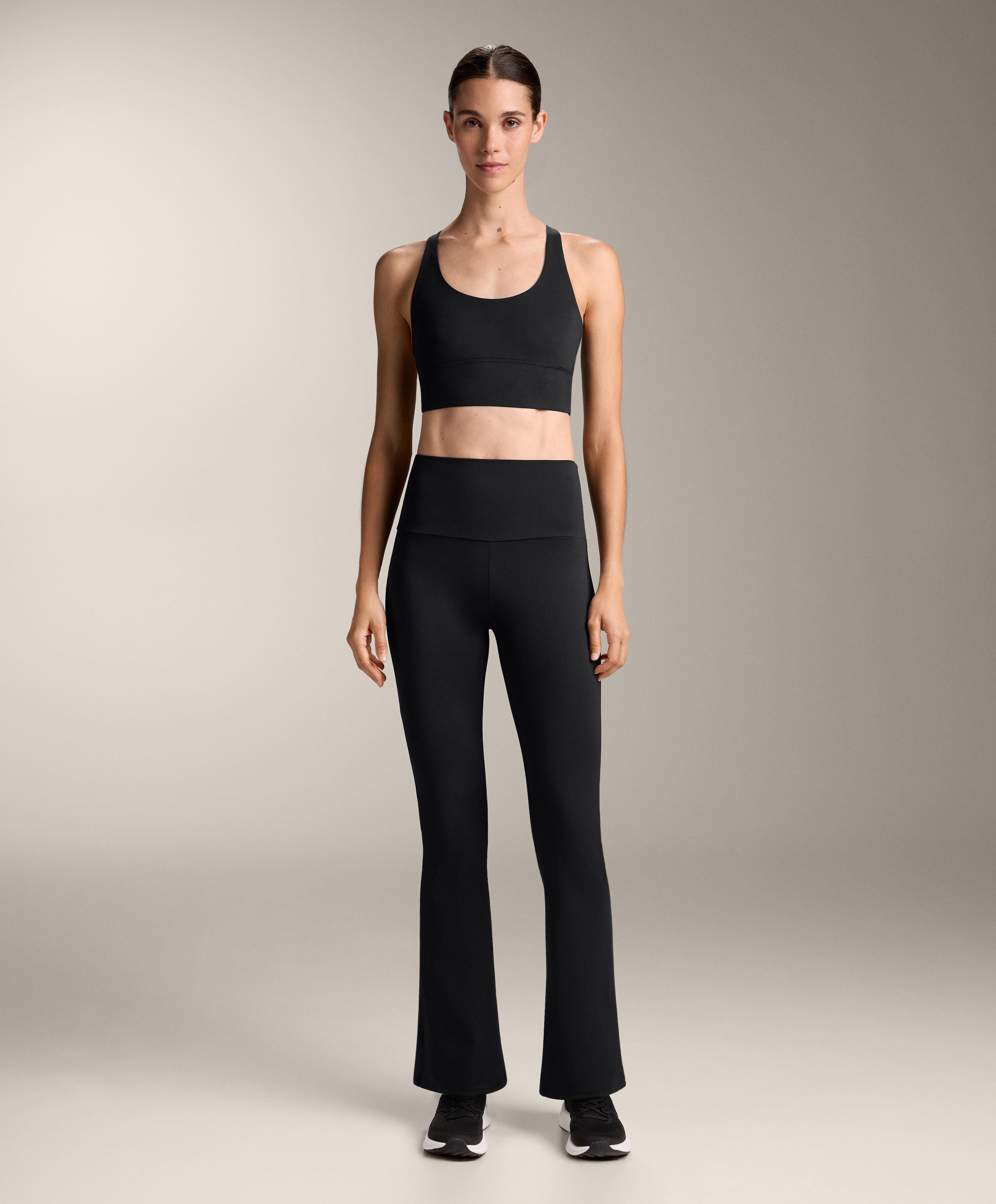 Total look flare super high rise Comfortlux nero e reggiseno