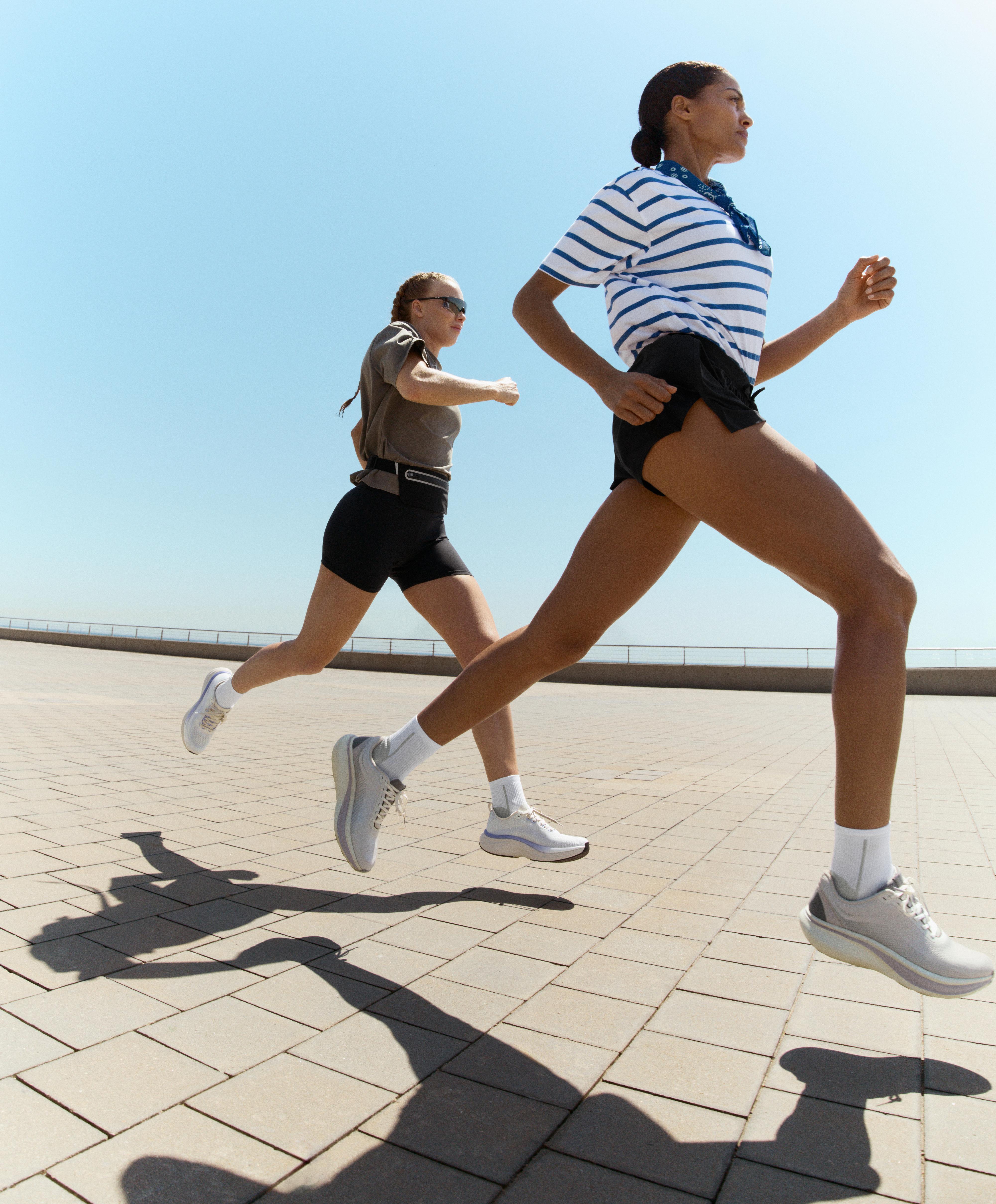 Mid-rise 7cm technical shorts — BLACK