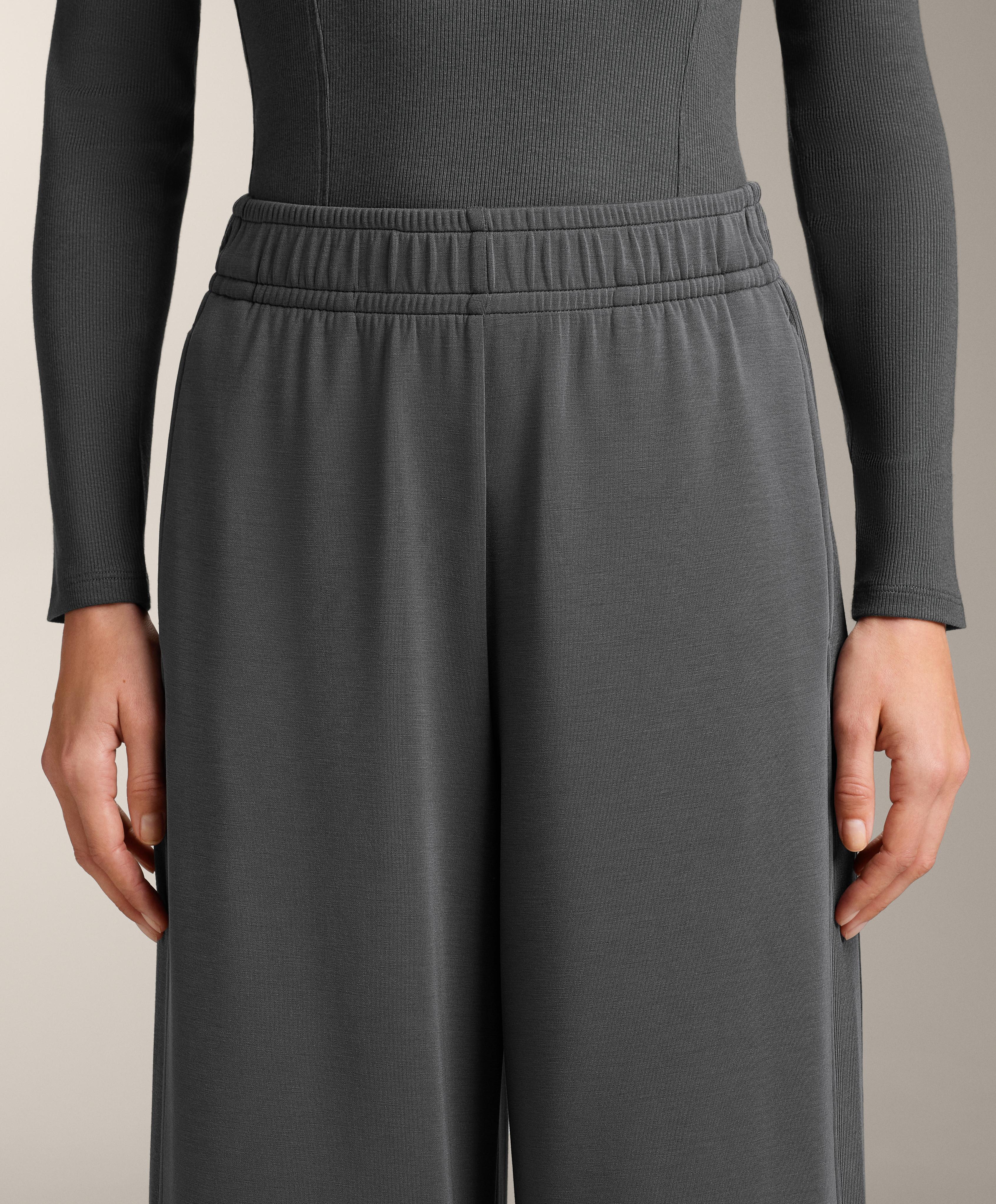 Pantalón recto rib lateral con modal tacto suave Pantalón recto rib lateral con modal tacto suave