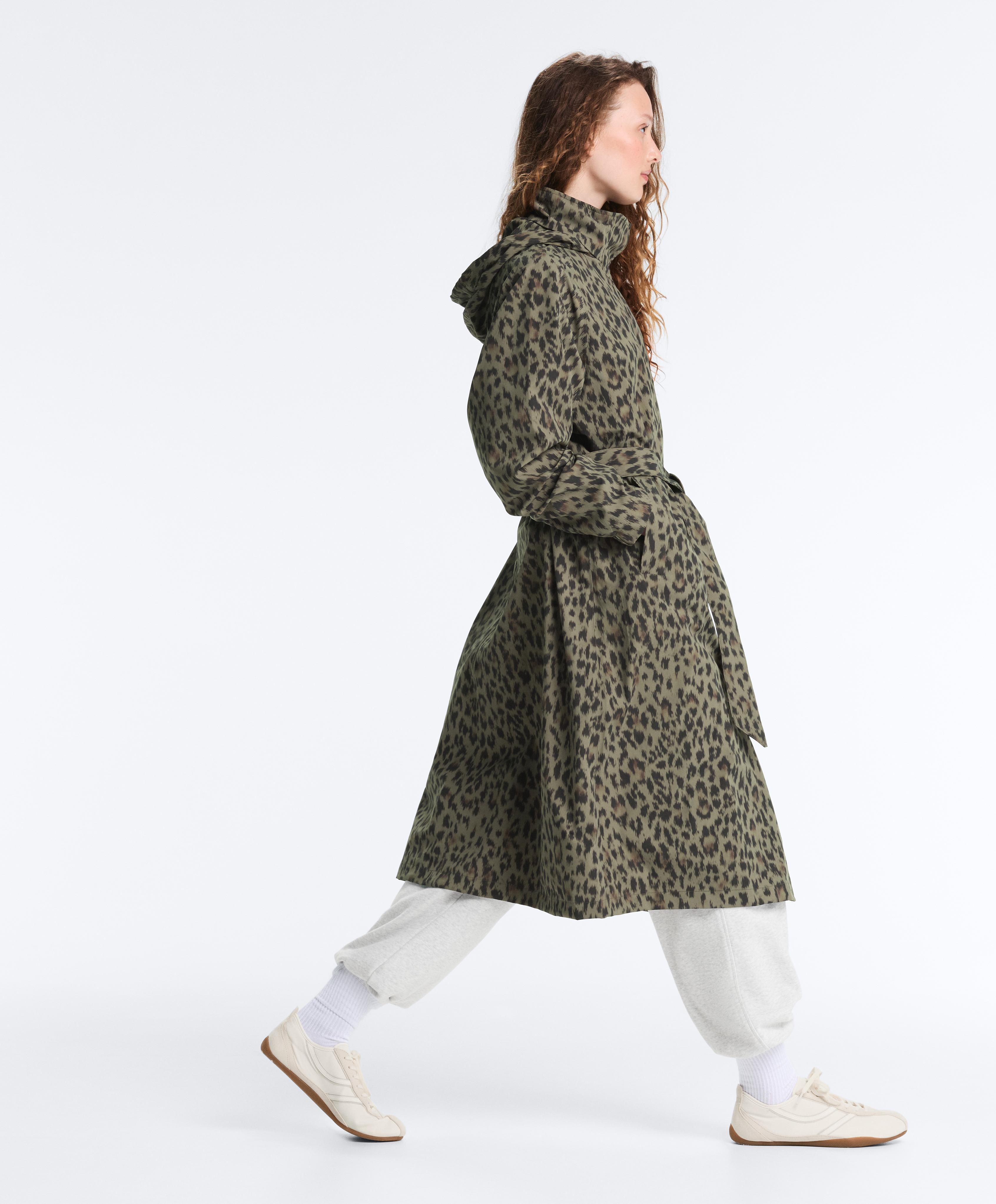 Long extra lightweight 10k waterproof jacket Long extra lightweight 10k waterproof jacket