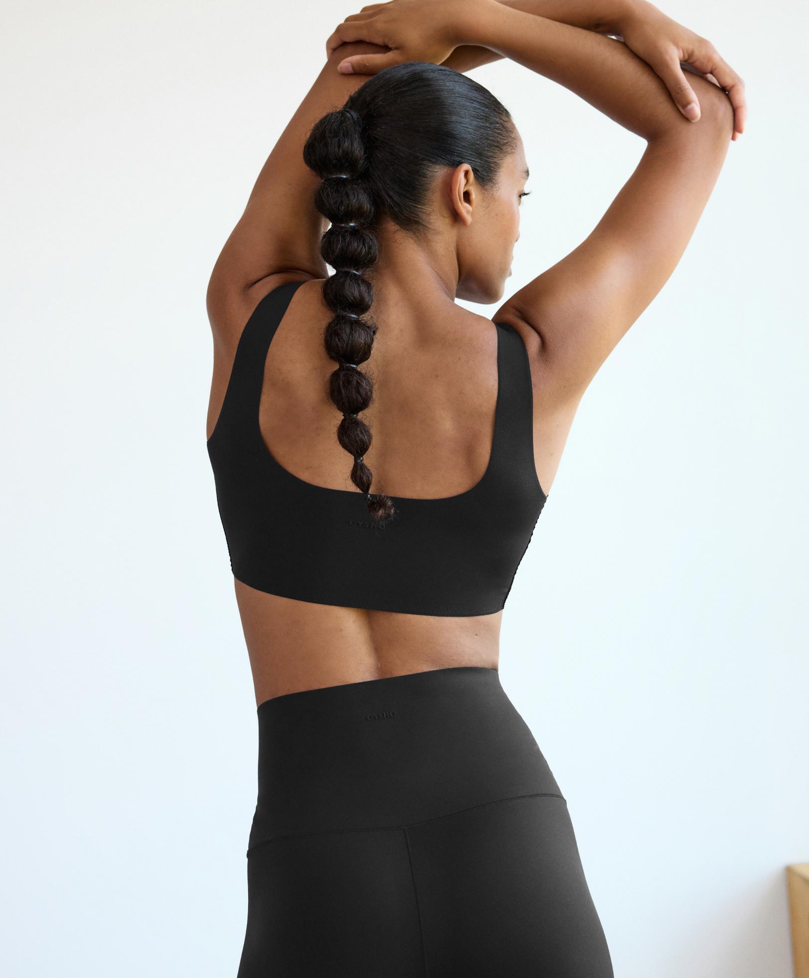 Perfect-adapt medium-support sports bra with cups — BLACK