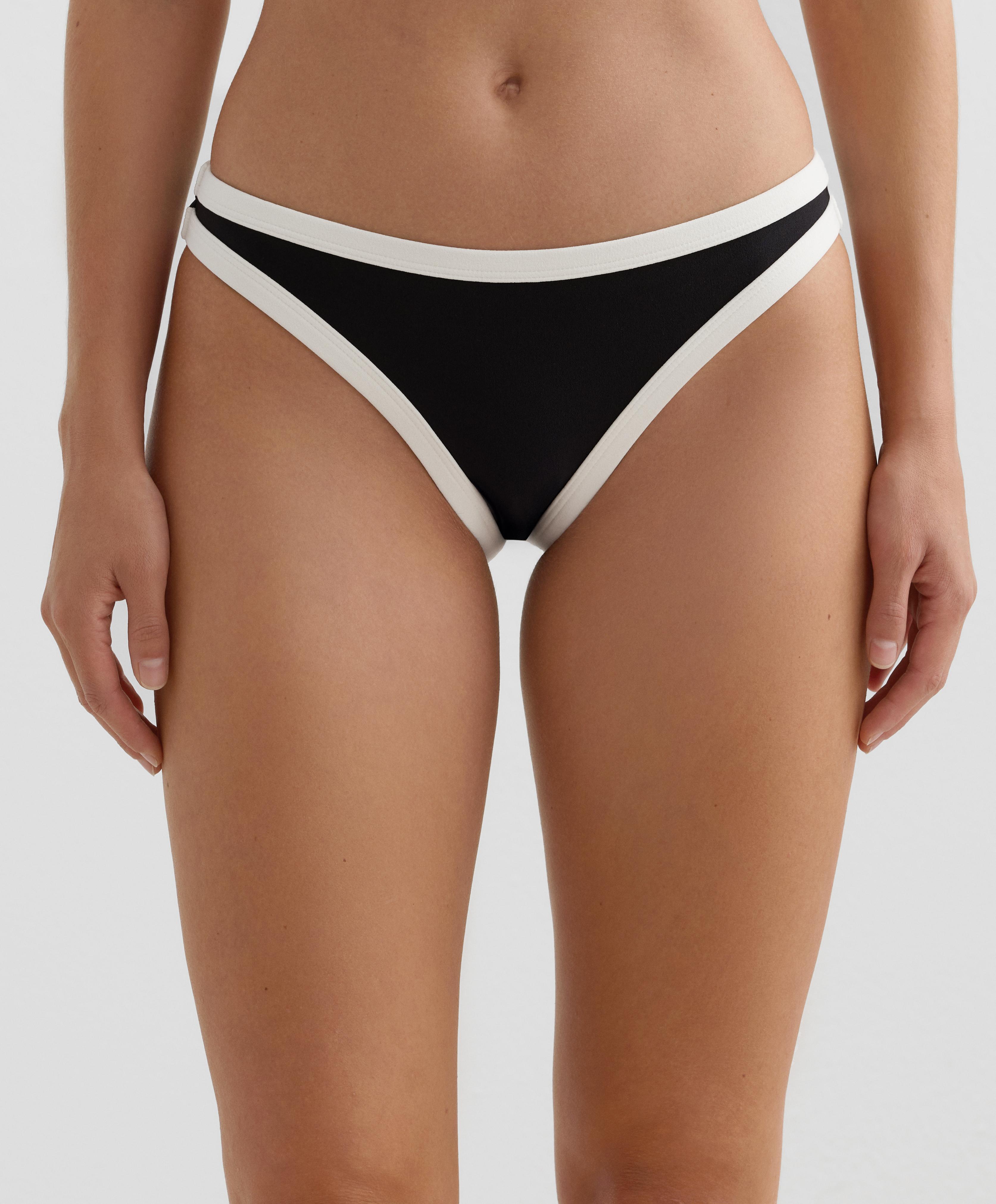 Klasické bikiny nohavičky s kontrastným lemovaním Klasické bikiny nohavičky s kontrastným lemovaním