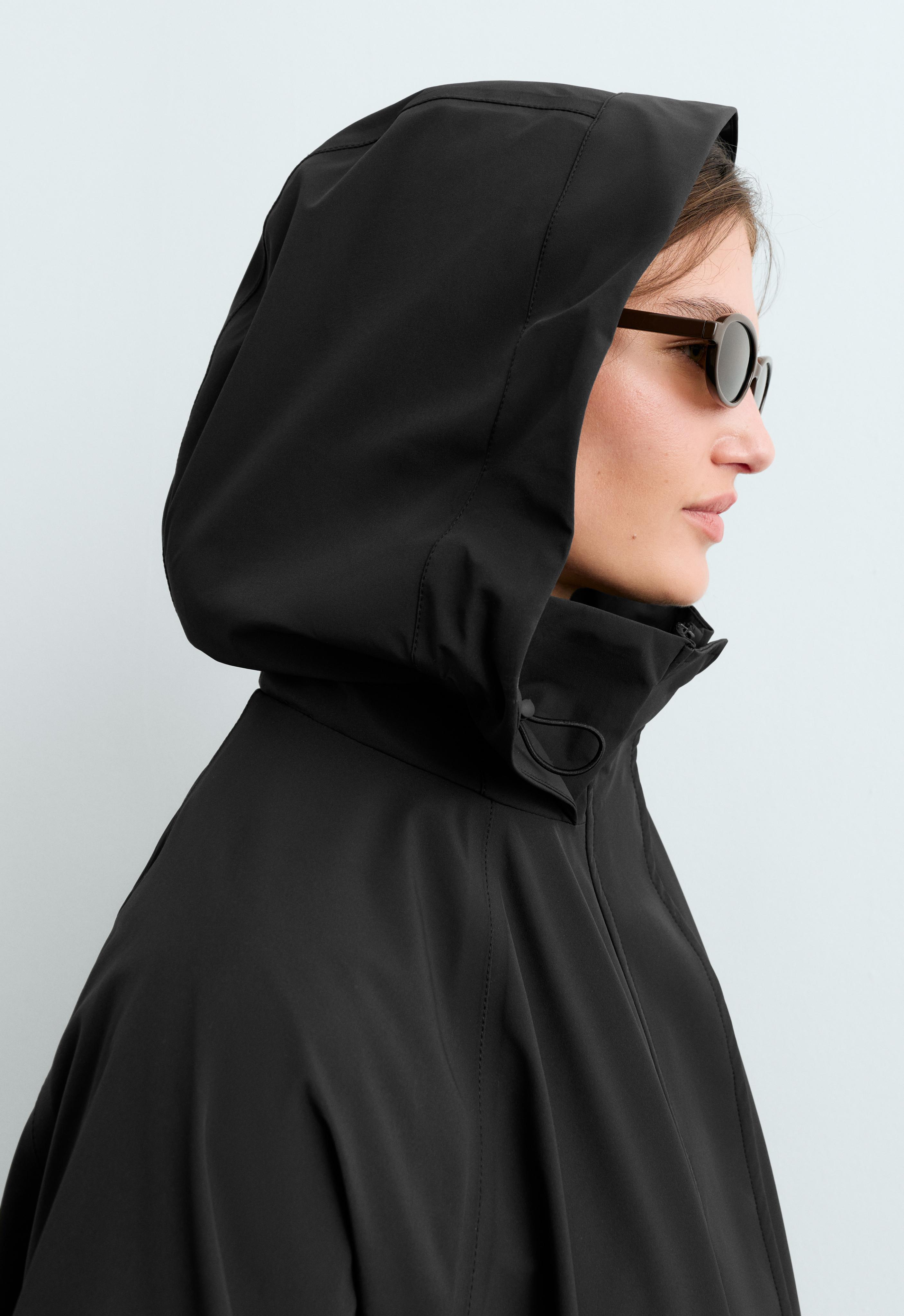 Extra lightweight 10k waterproof long cape