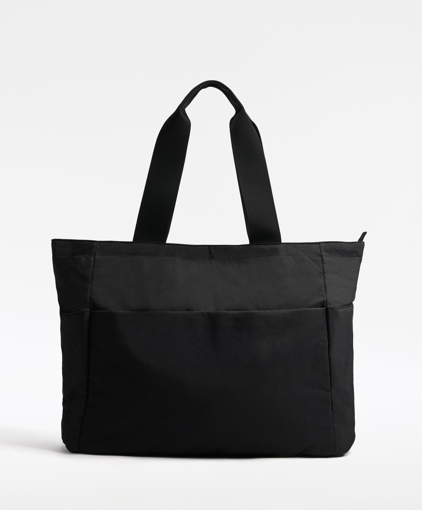 Sports shopper with thermal pocket