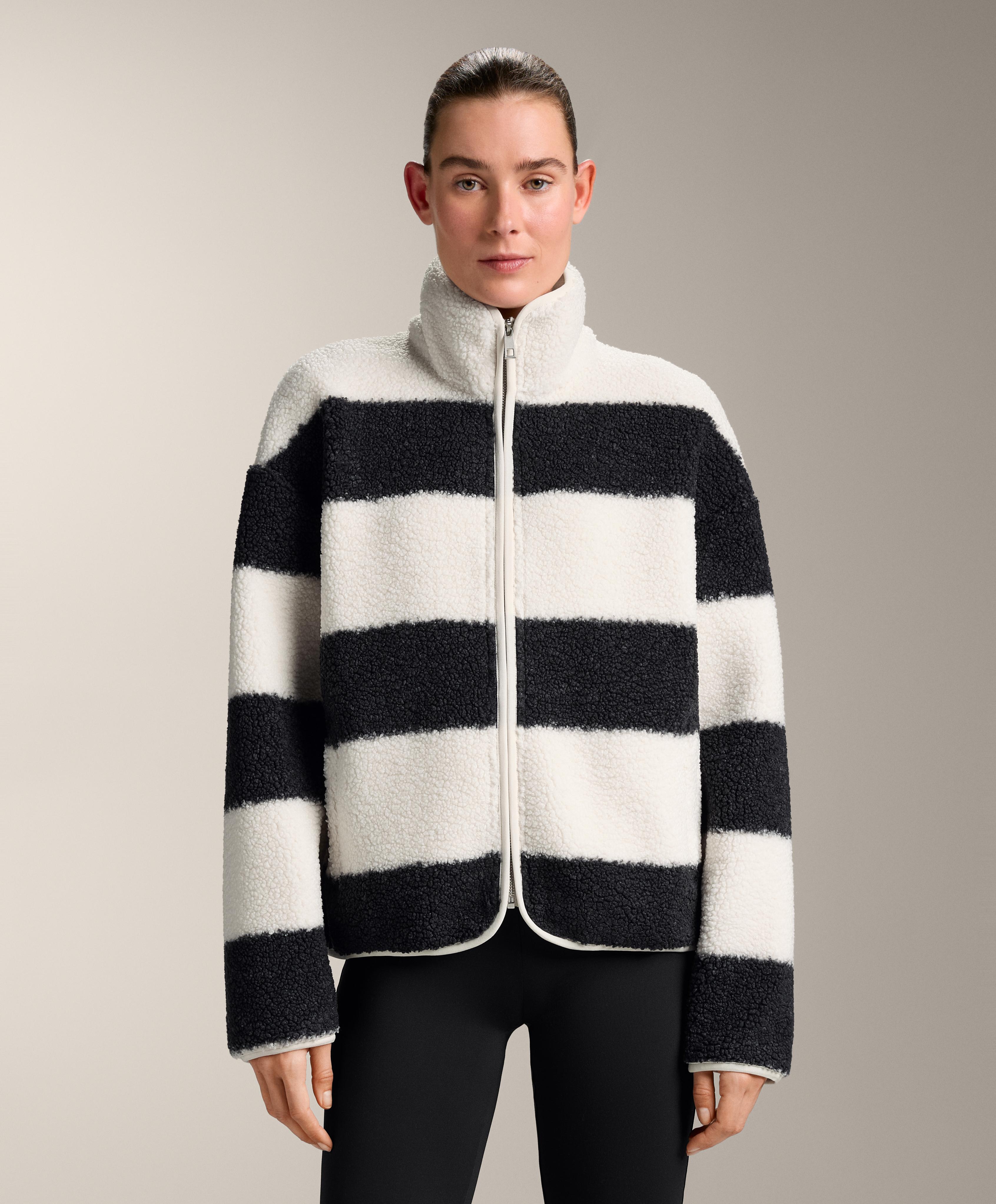 جاكيت بومبر مخطط من فرو الغنم الاصطناعي