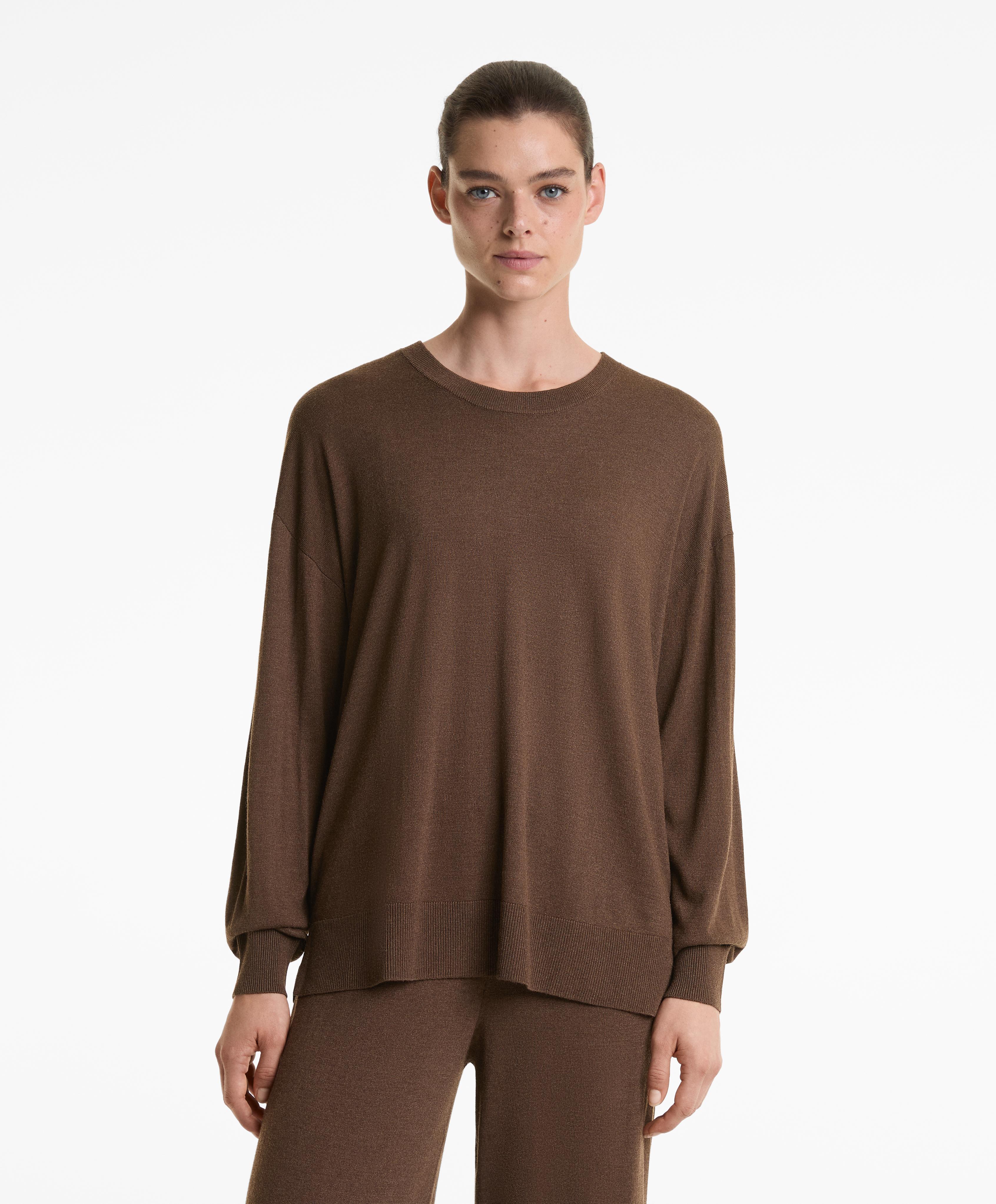 10% cashmere round-neck knit jumper 10% cashmere round-neck knit jumper