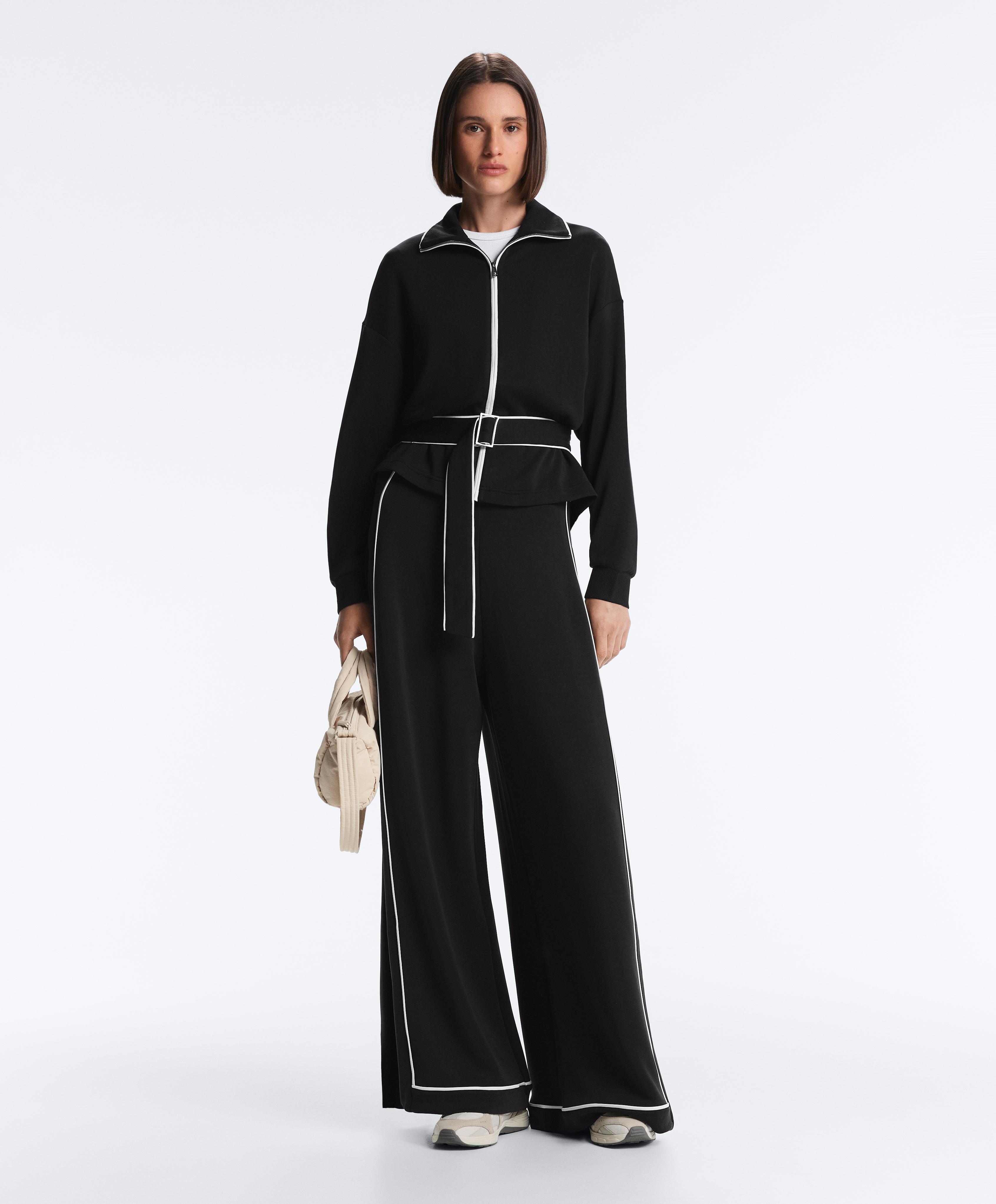 Kontrast Piping Detaylı Yumuşak Dokunuşlu Modal Geniş Paça Pantolon Kontrast Piping Detaylı Yumuşak Dokunuşlu Modal Geniş Paça Pantolon