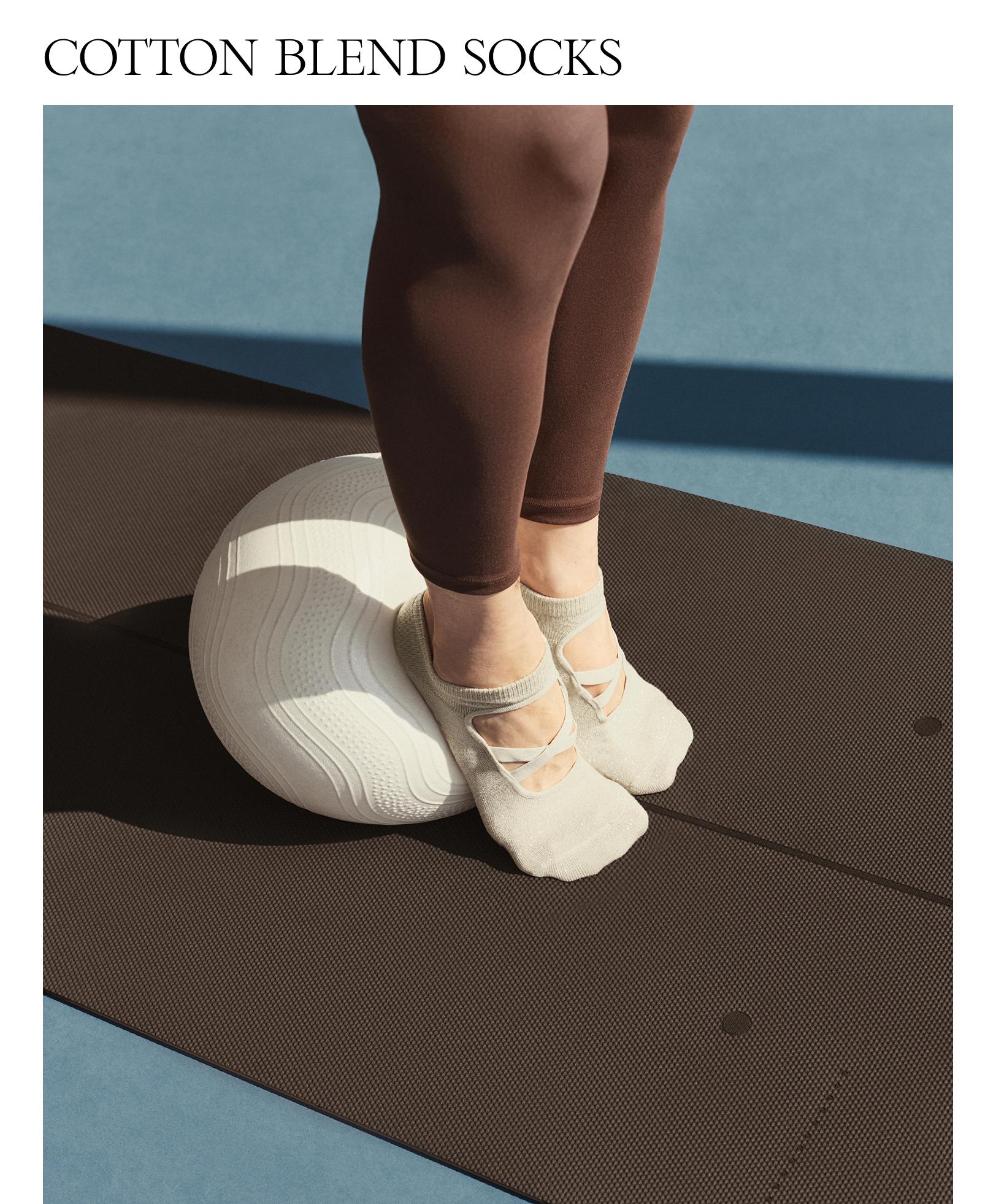 2 pairs of cotton blend yoga and Pilates socks with metallic thread