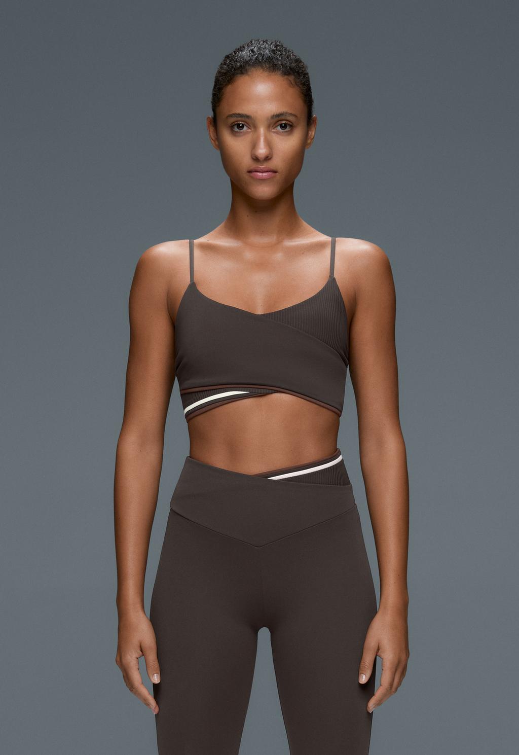 Oysho Orta dəstəkli Comfortlux crossover Rib idman büstqalteri