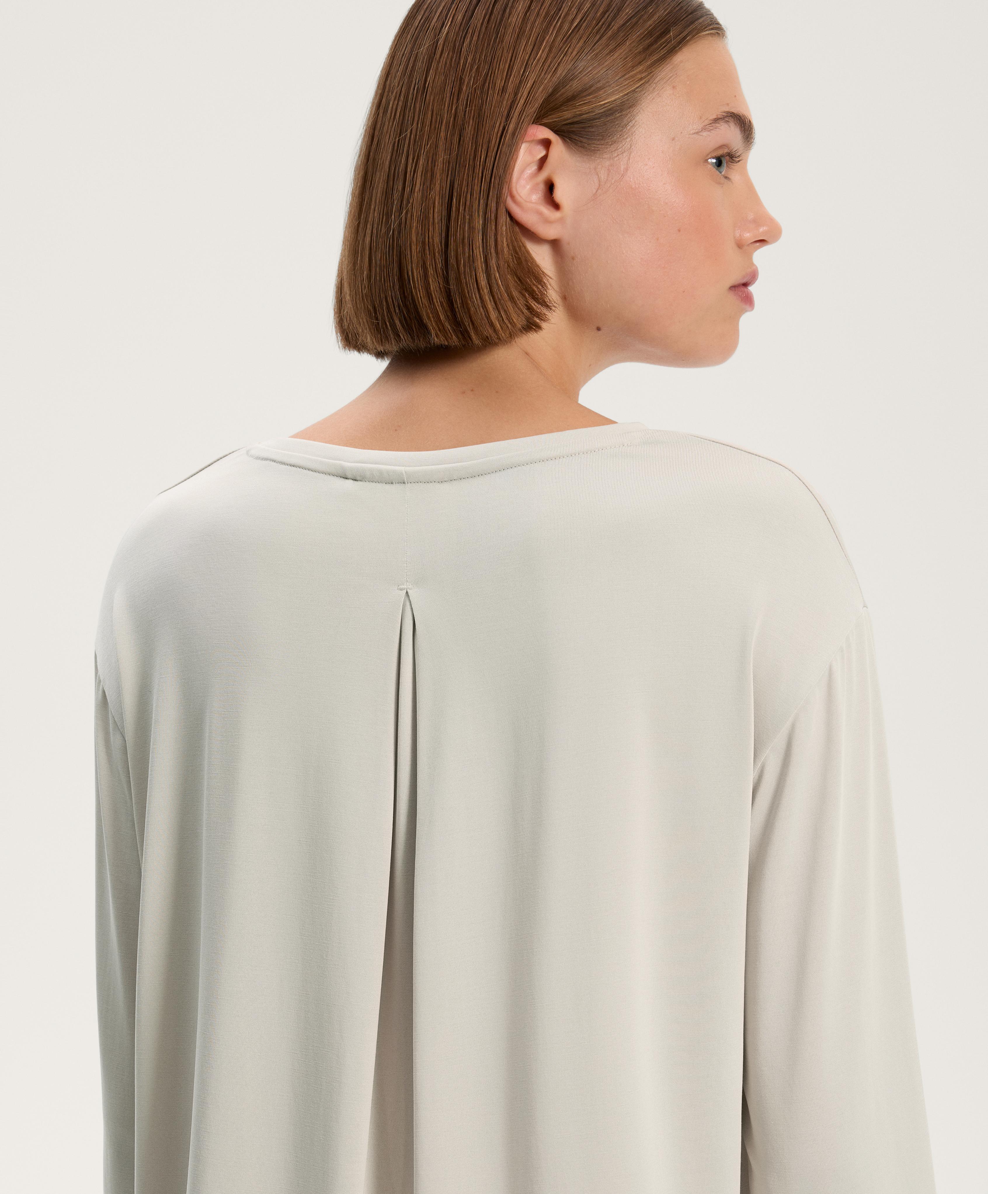 Long sleeve T-shirt with back pleat in a modal blend