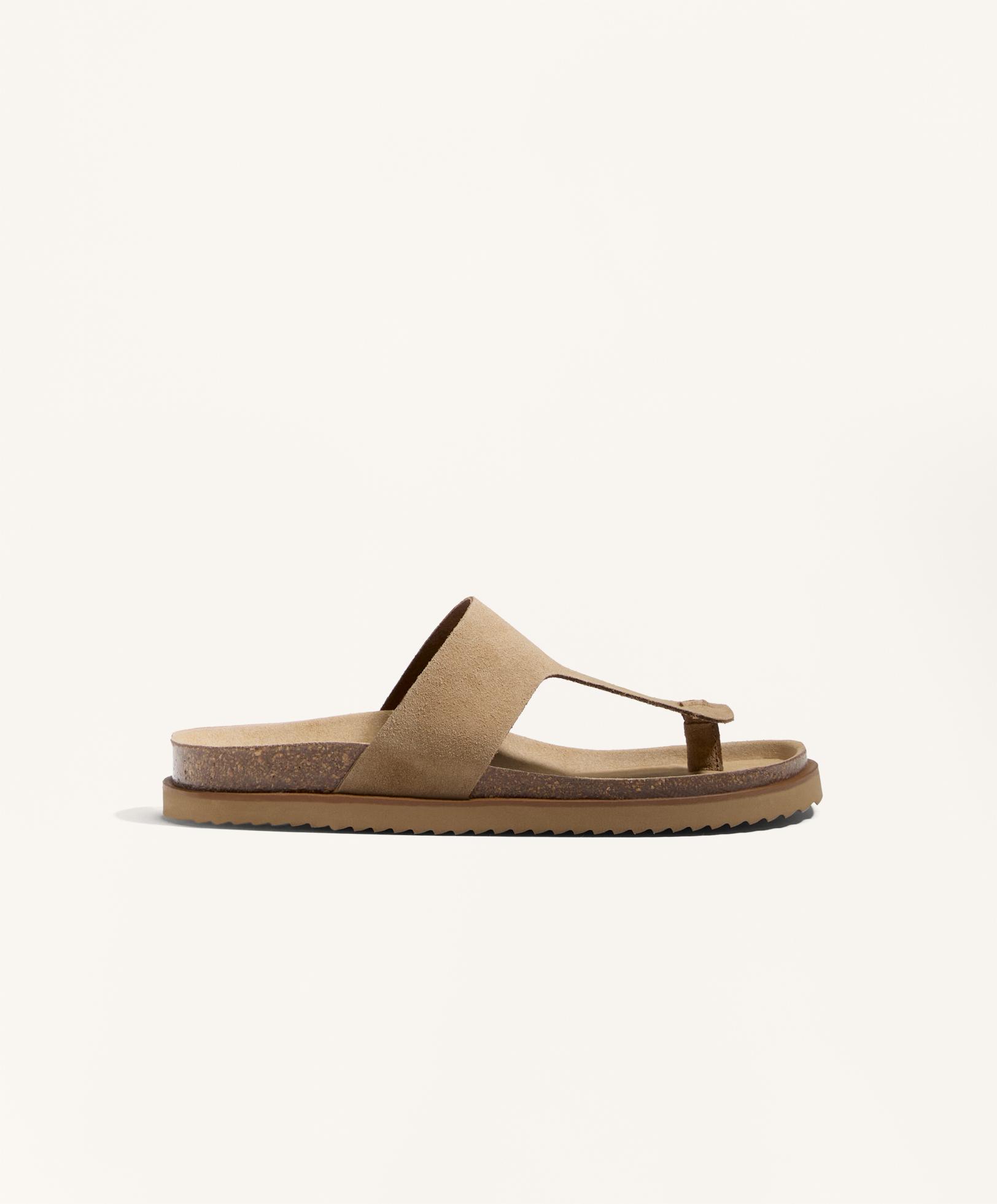 Sandale en daim coupe en T Sandale en daim coupe en T