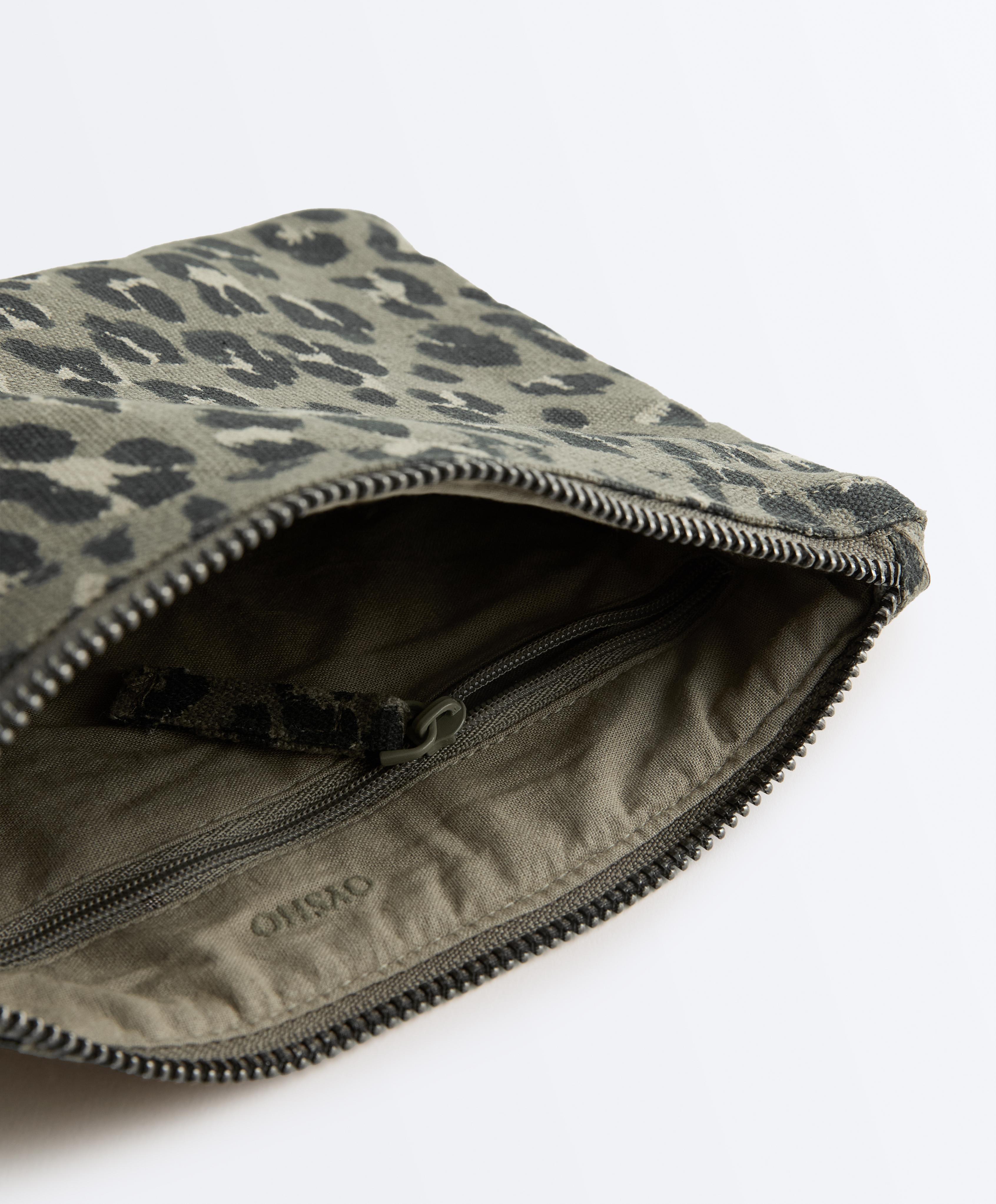 Neceser estampado leopardo Neceser estampado leopardo