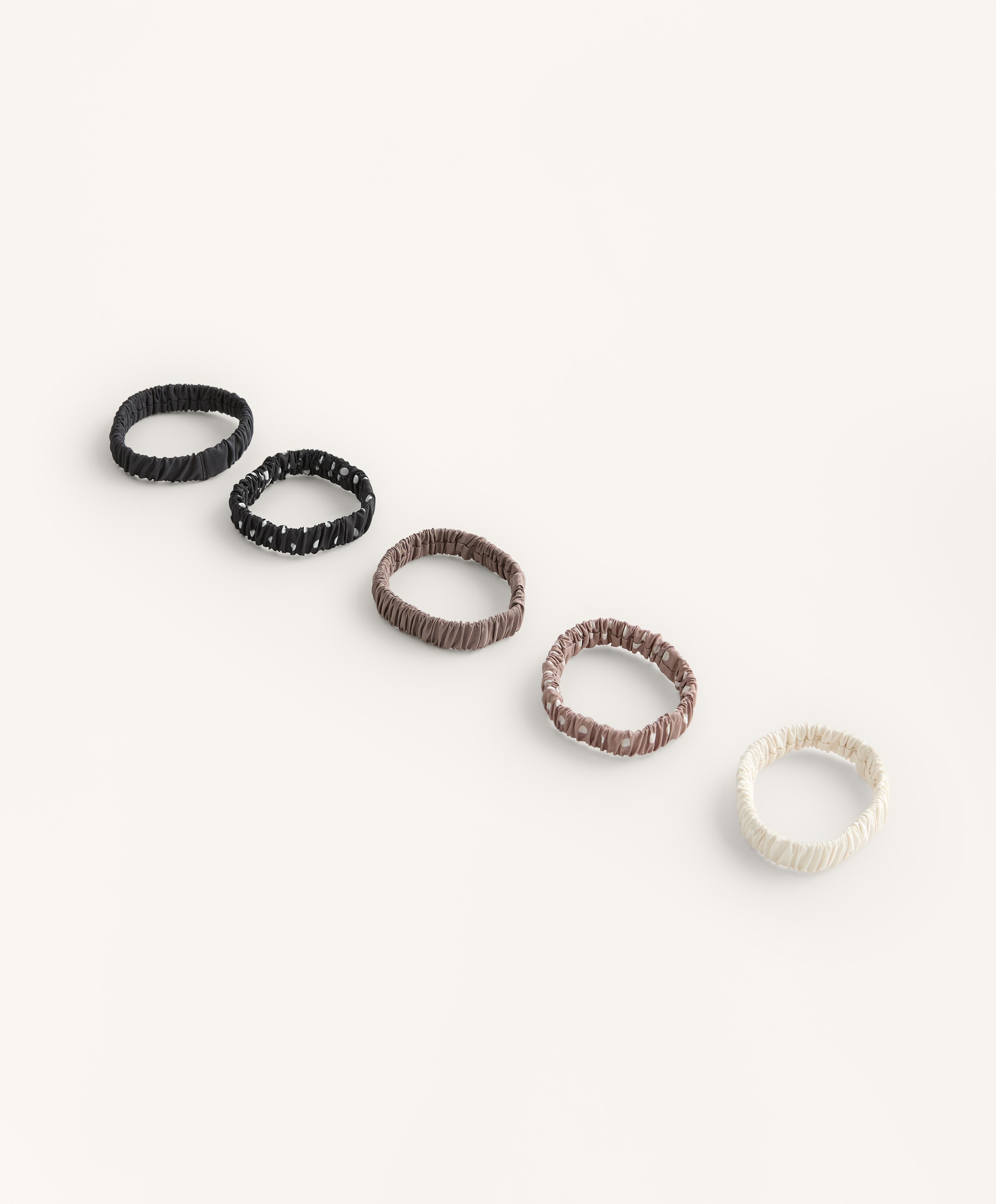 5 scrunchies 5 scrunchies