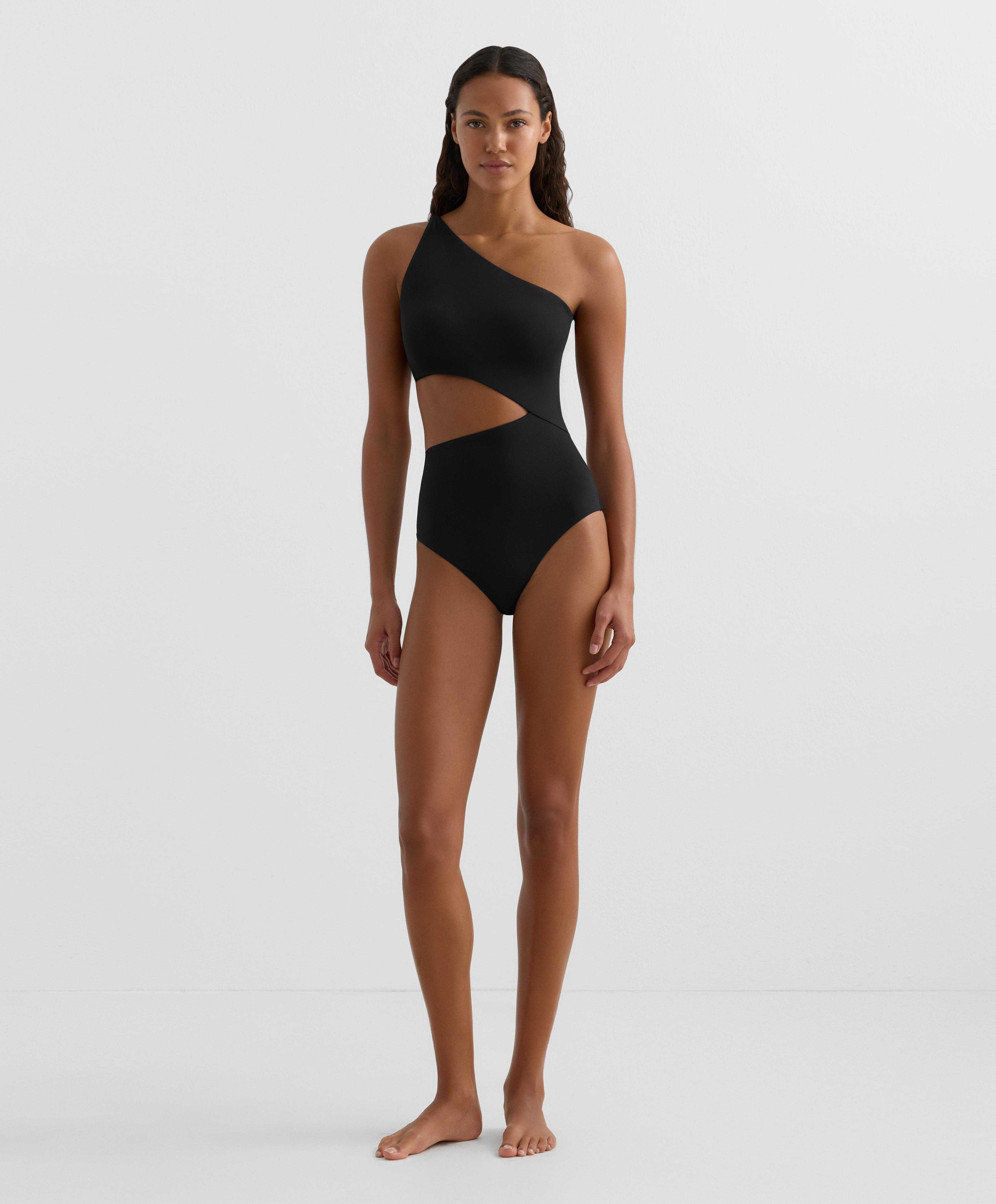 Asymmetric tie-detail trikini
