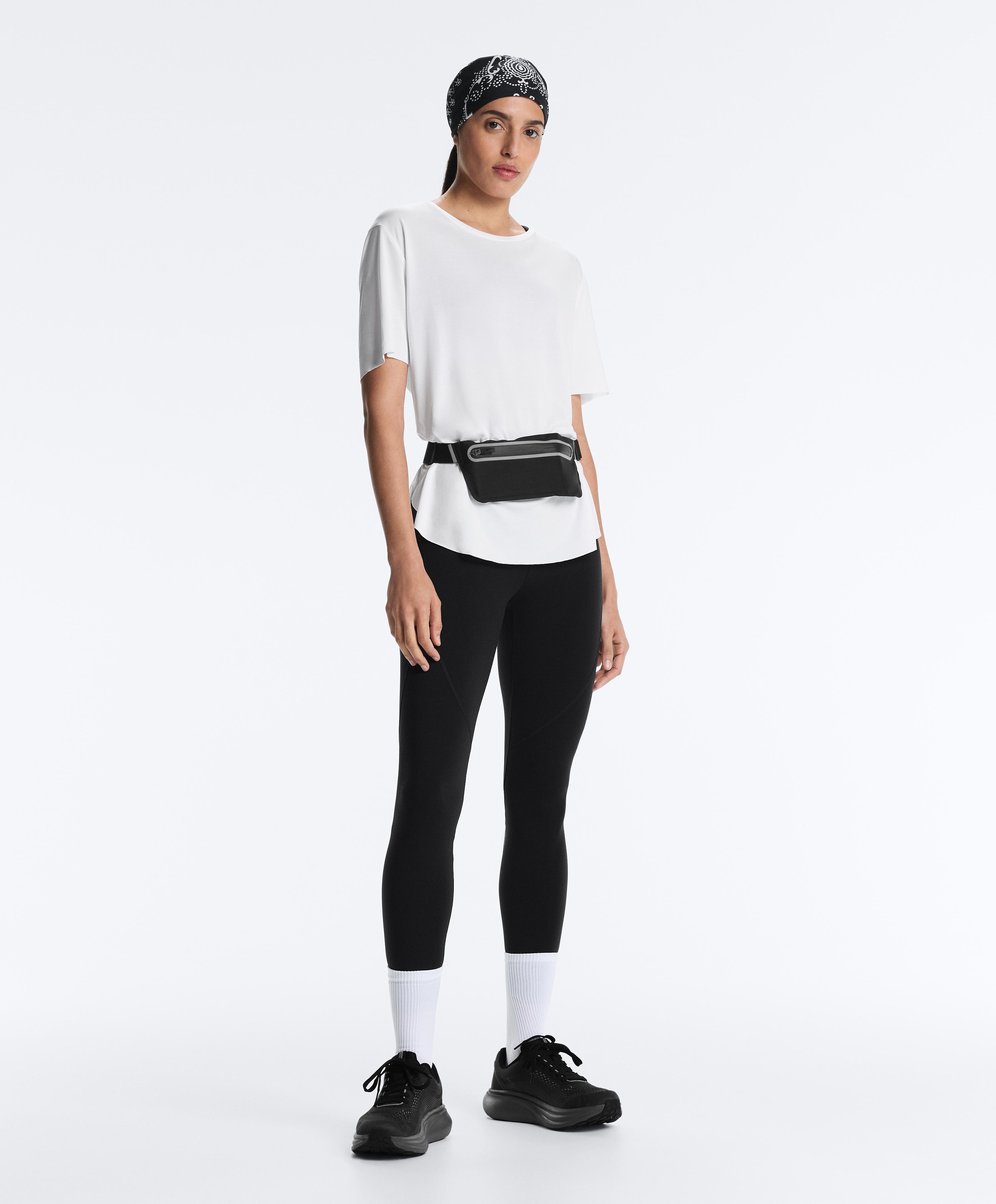 Μπλούζα με μείγμα από μοντάλ και κοντά μανίκια Μπλούζα με μείγμα από μοντάλ και κοντά μανίκια