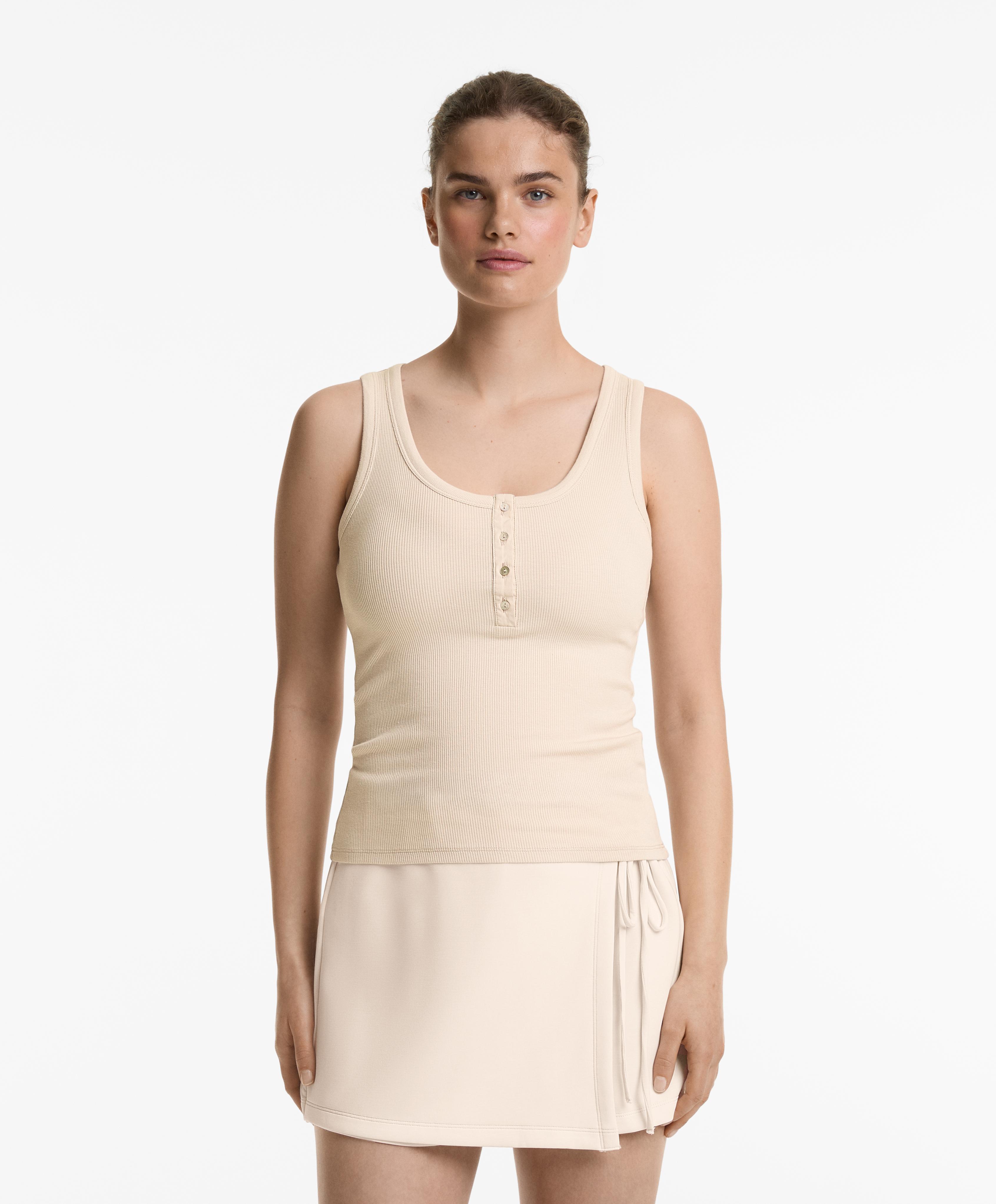 Sleeveless buttoned top with cotton and modal