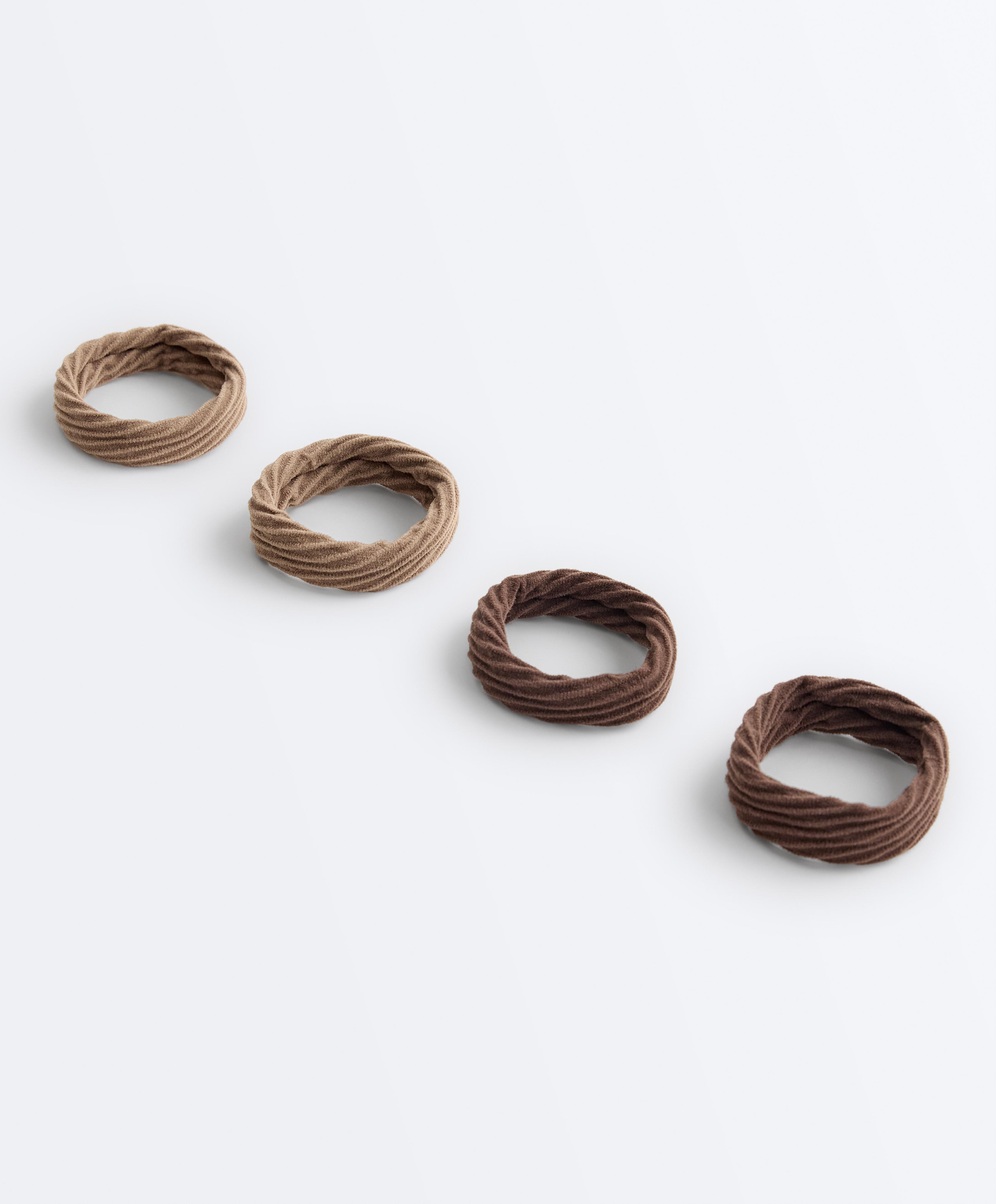 4 twist-effect scrunchies 4 twist-effect scrunchies