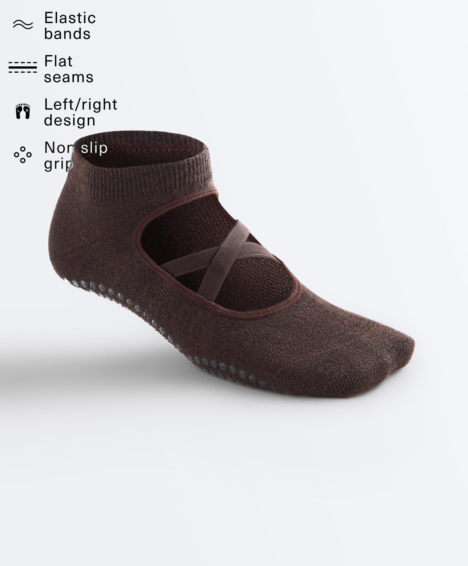 2 pairs of cotton blend yoga and Pilates socks with crossover straps and metallic thread — BROWN