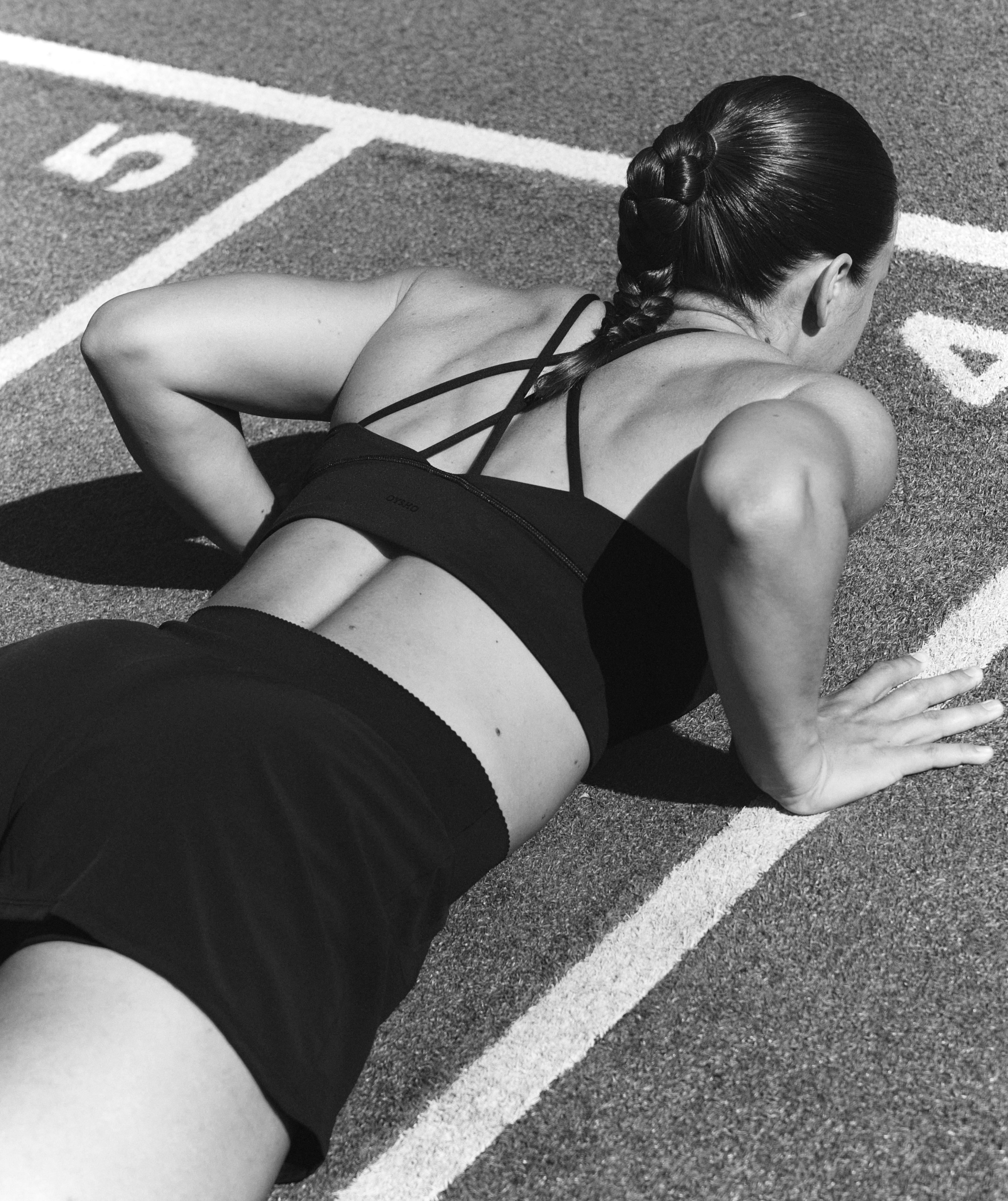 Medium-support Comfortlux sports bra with cups — BLACK