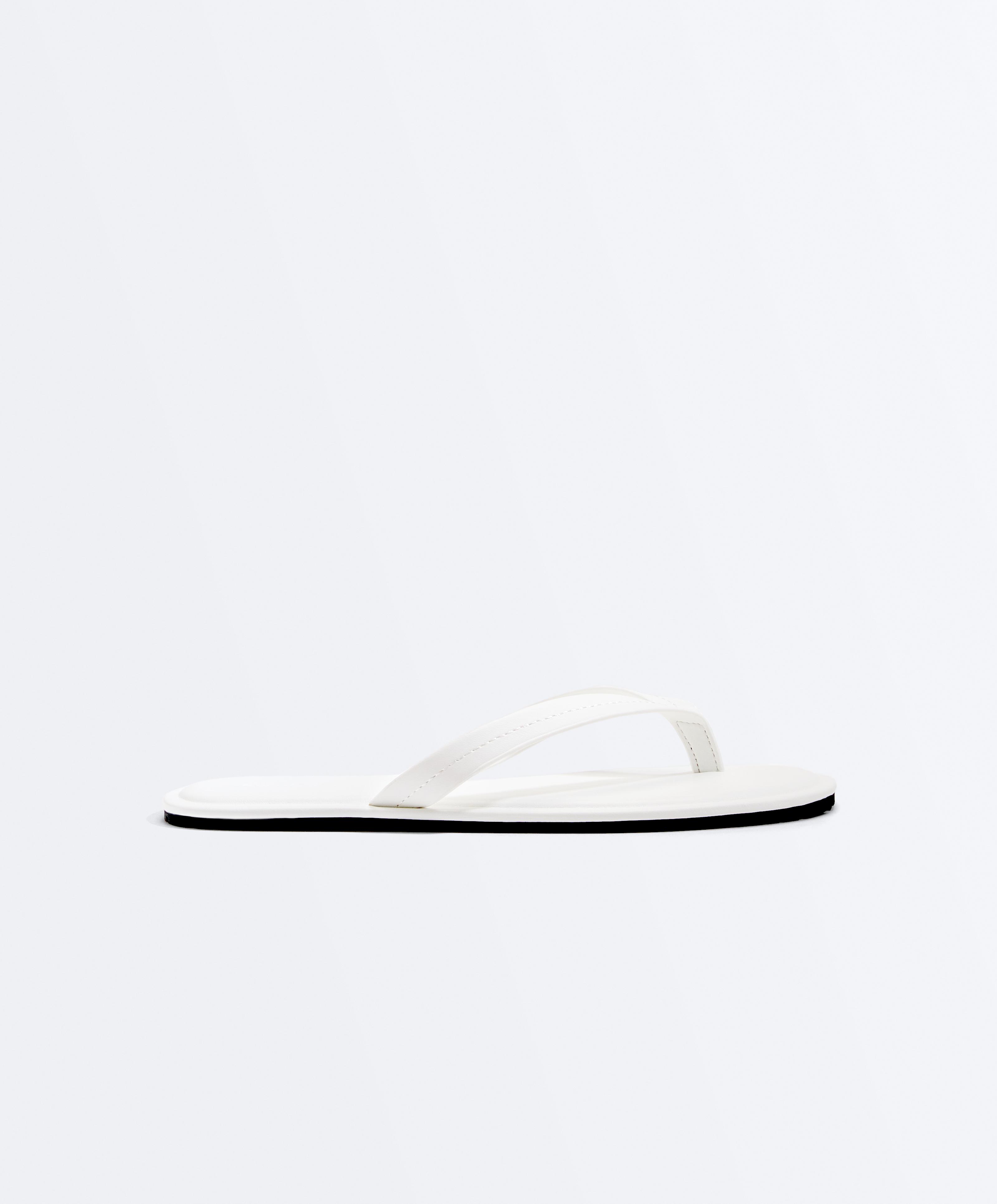 Sandales plates minimalistes