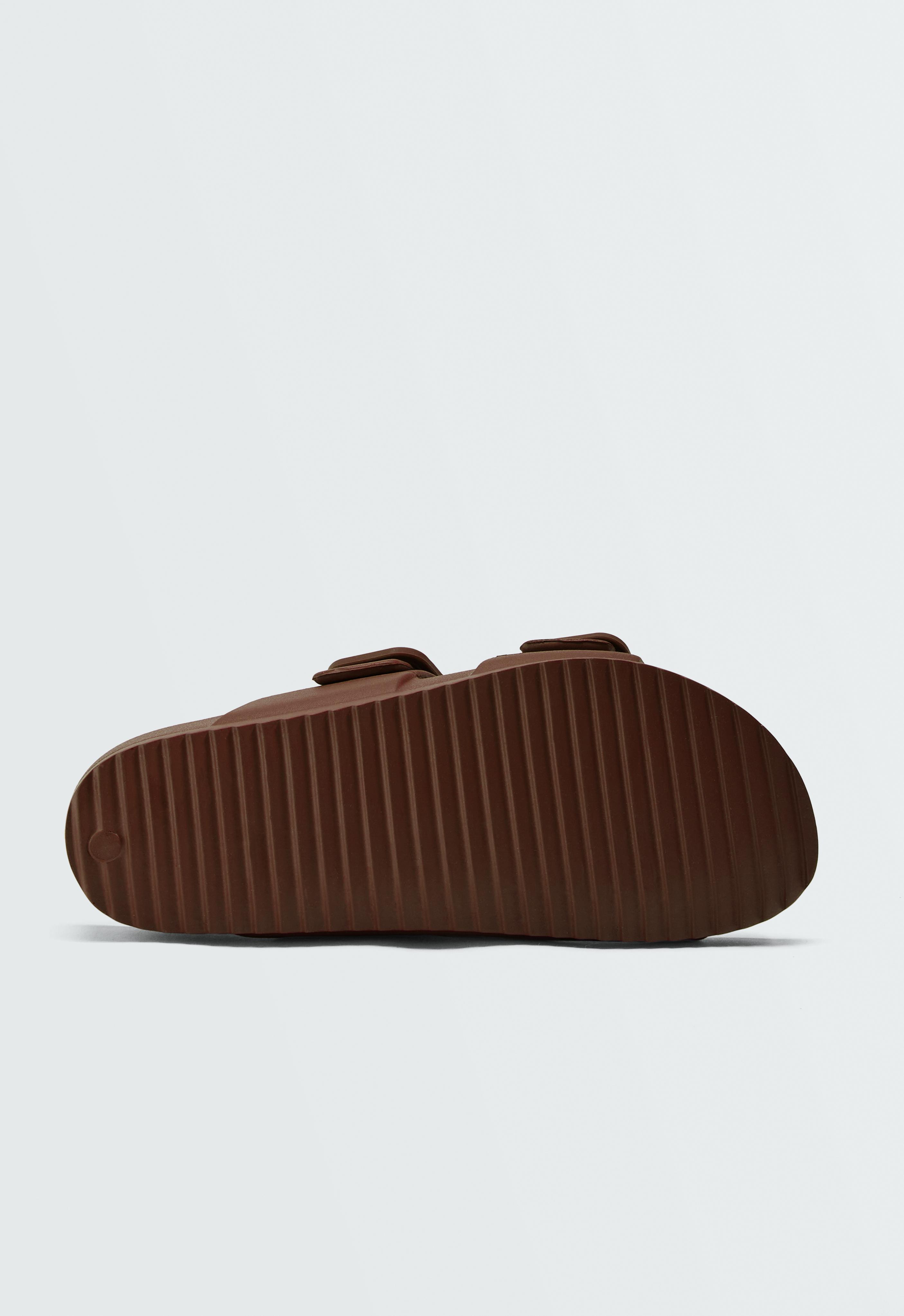 Buckle beach sandals — BROWN