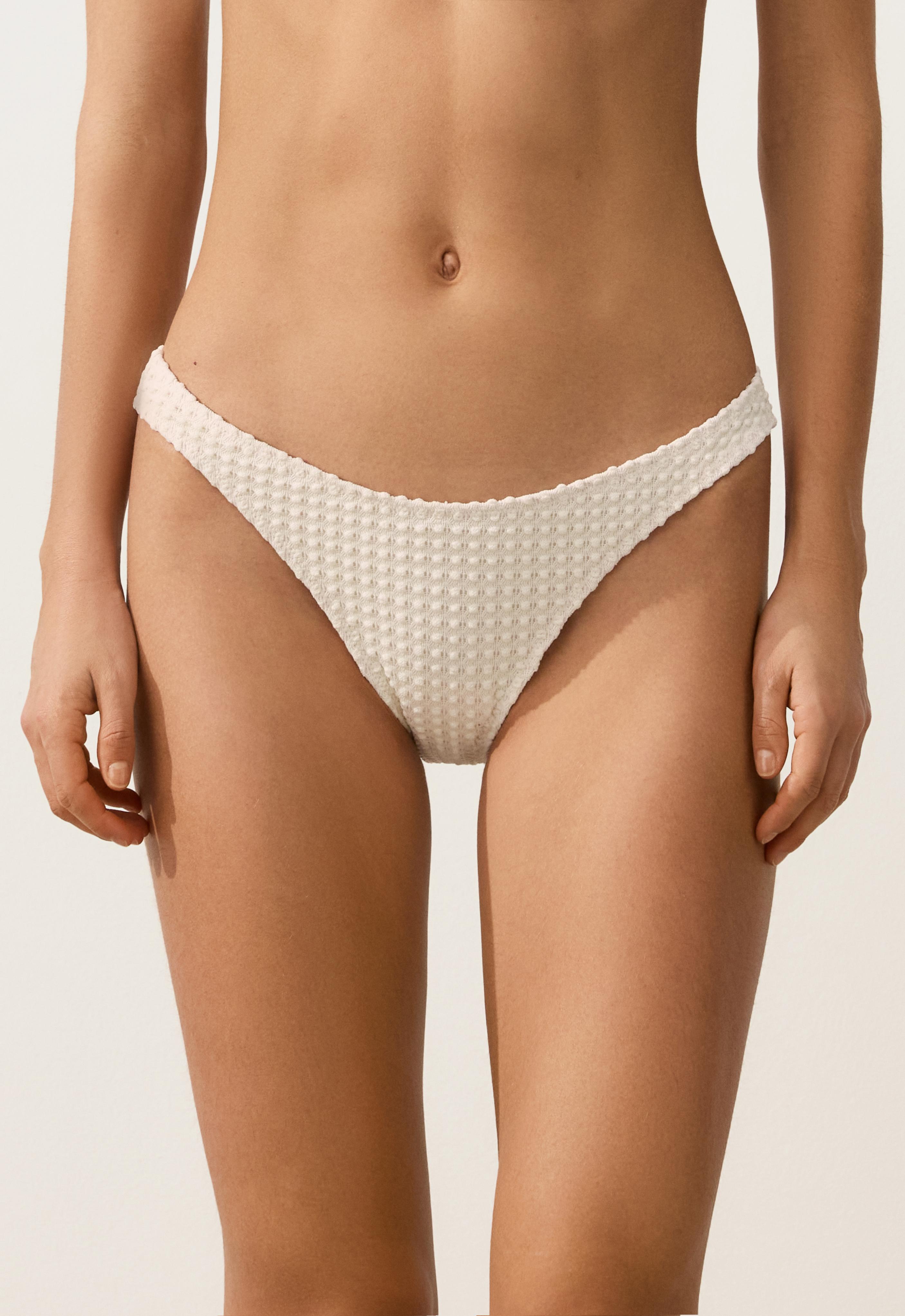 U-cut bubble-texture crochet medium-coverage bikini briefs