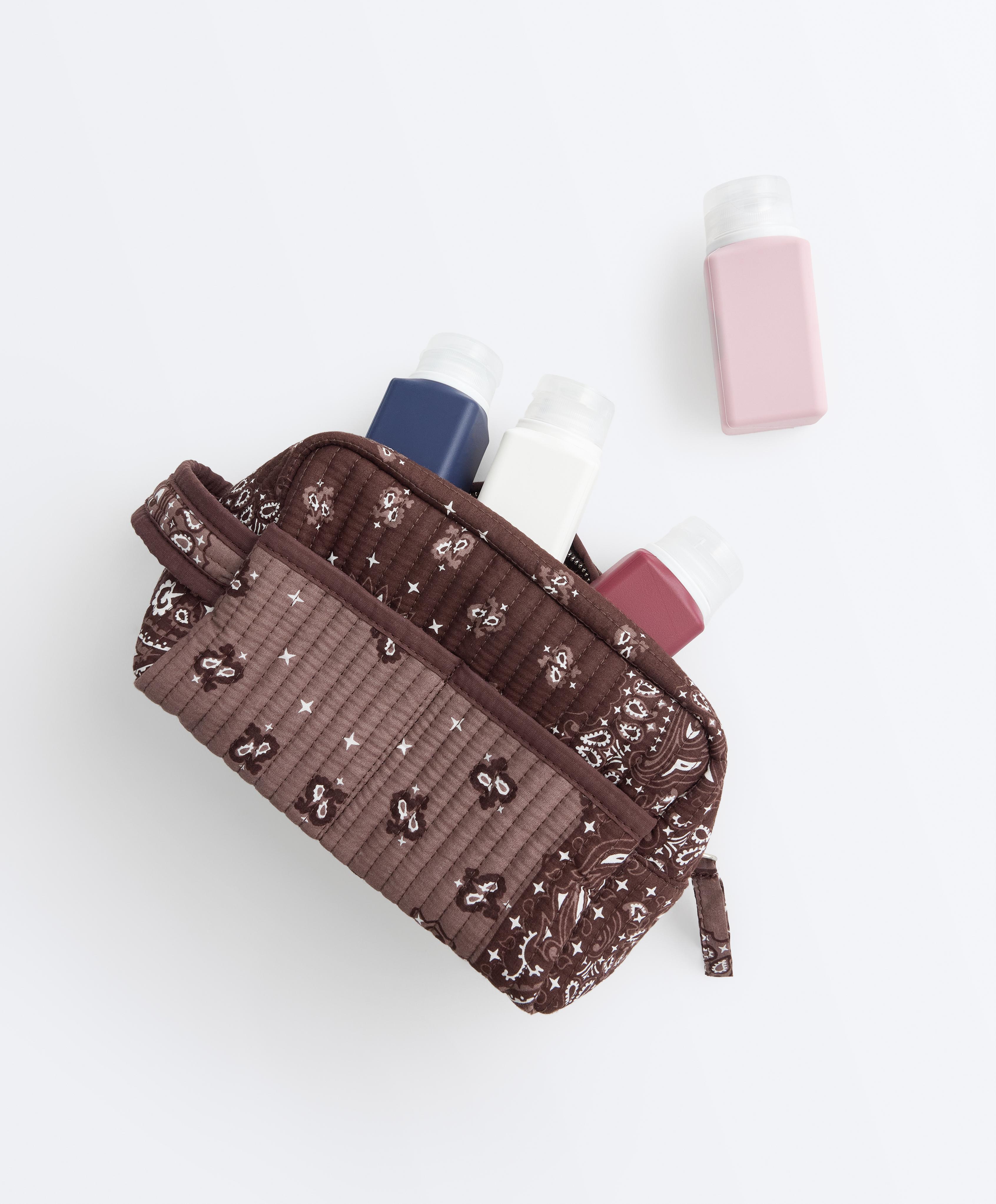 Bandana print quilted wash bag