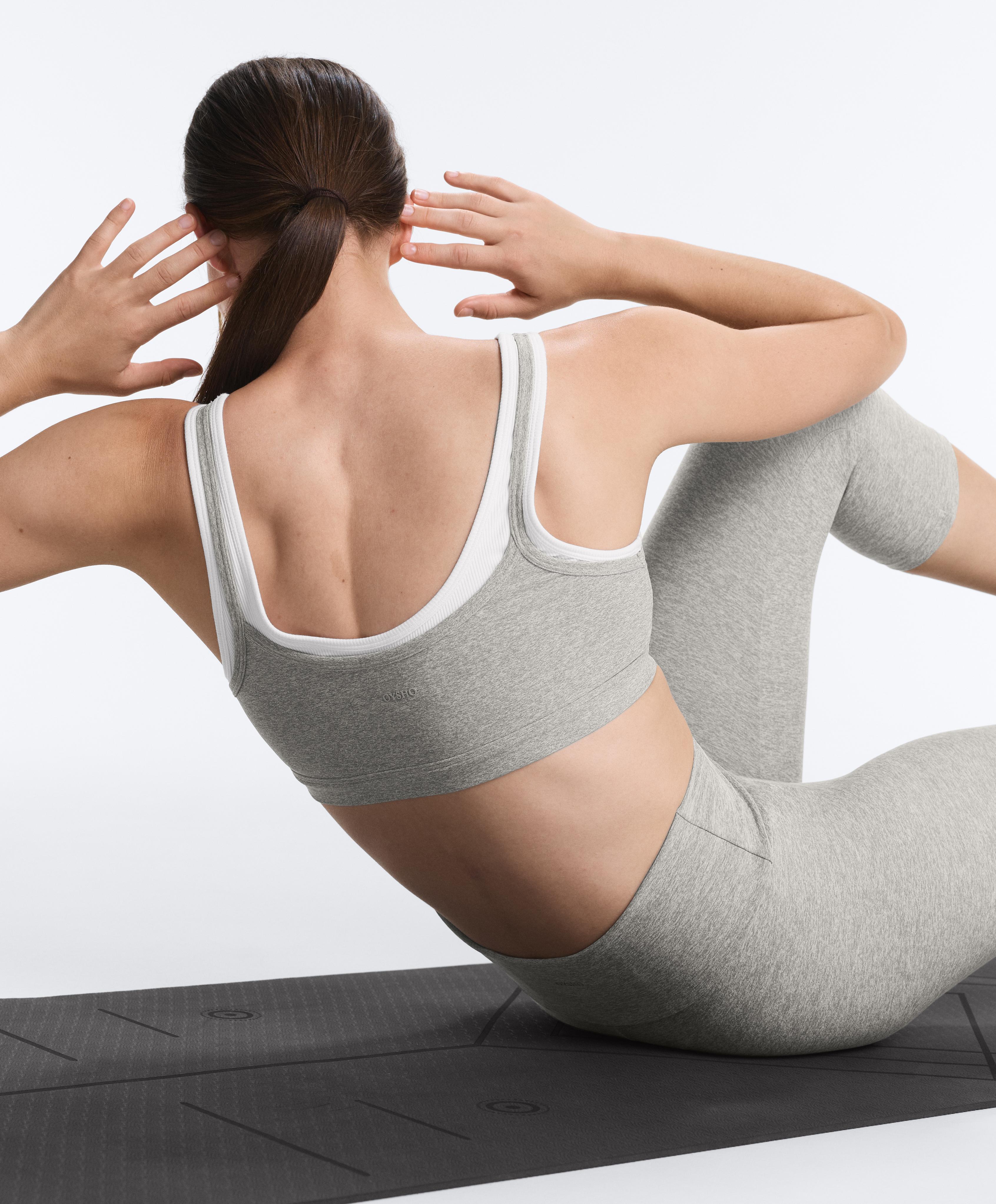 Medium-support ribbed heather sports bra with overlay — GREY MELANGE