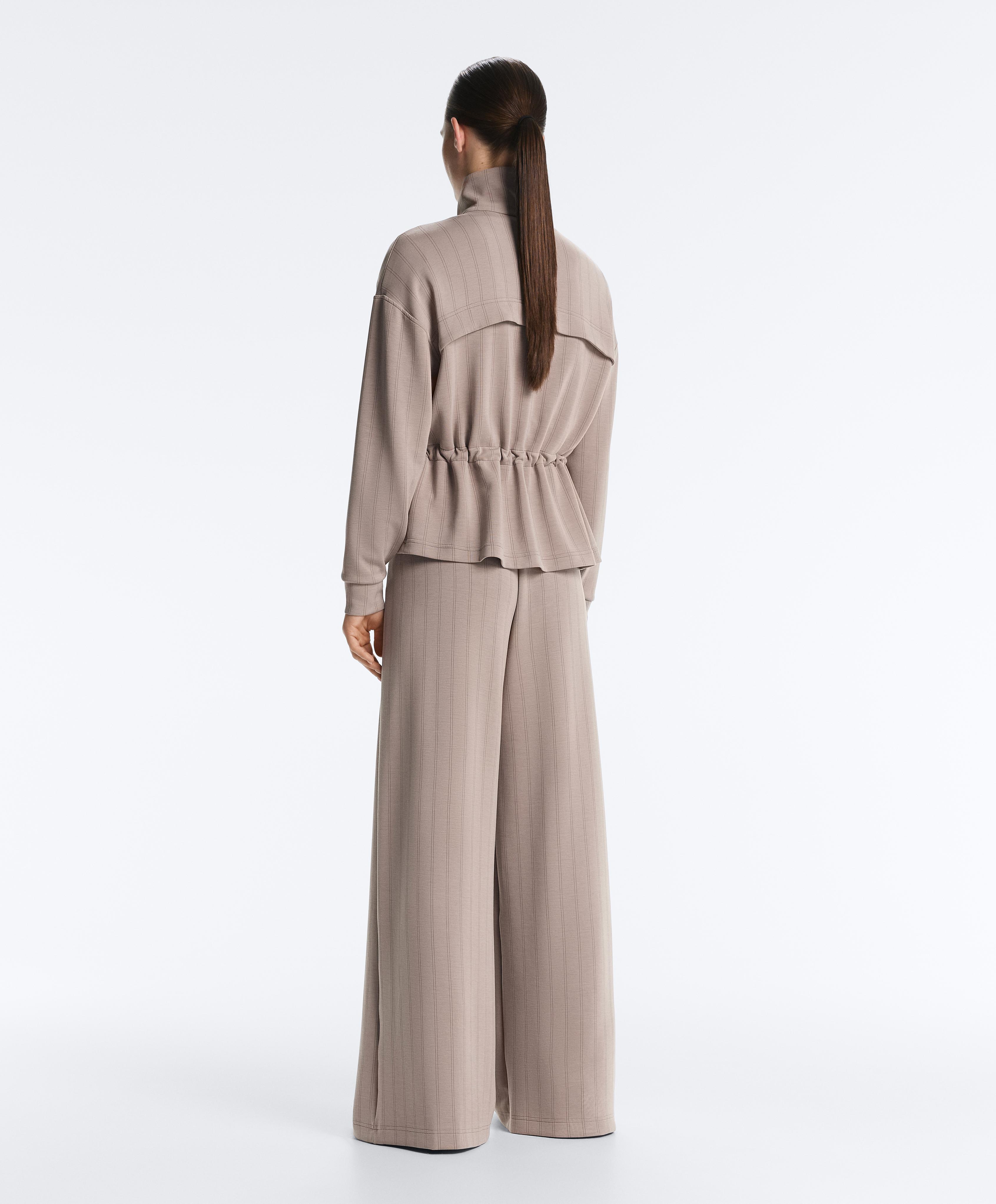 Total look ancho rayas con modal tacto suave topo claro