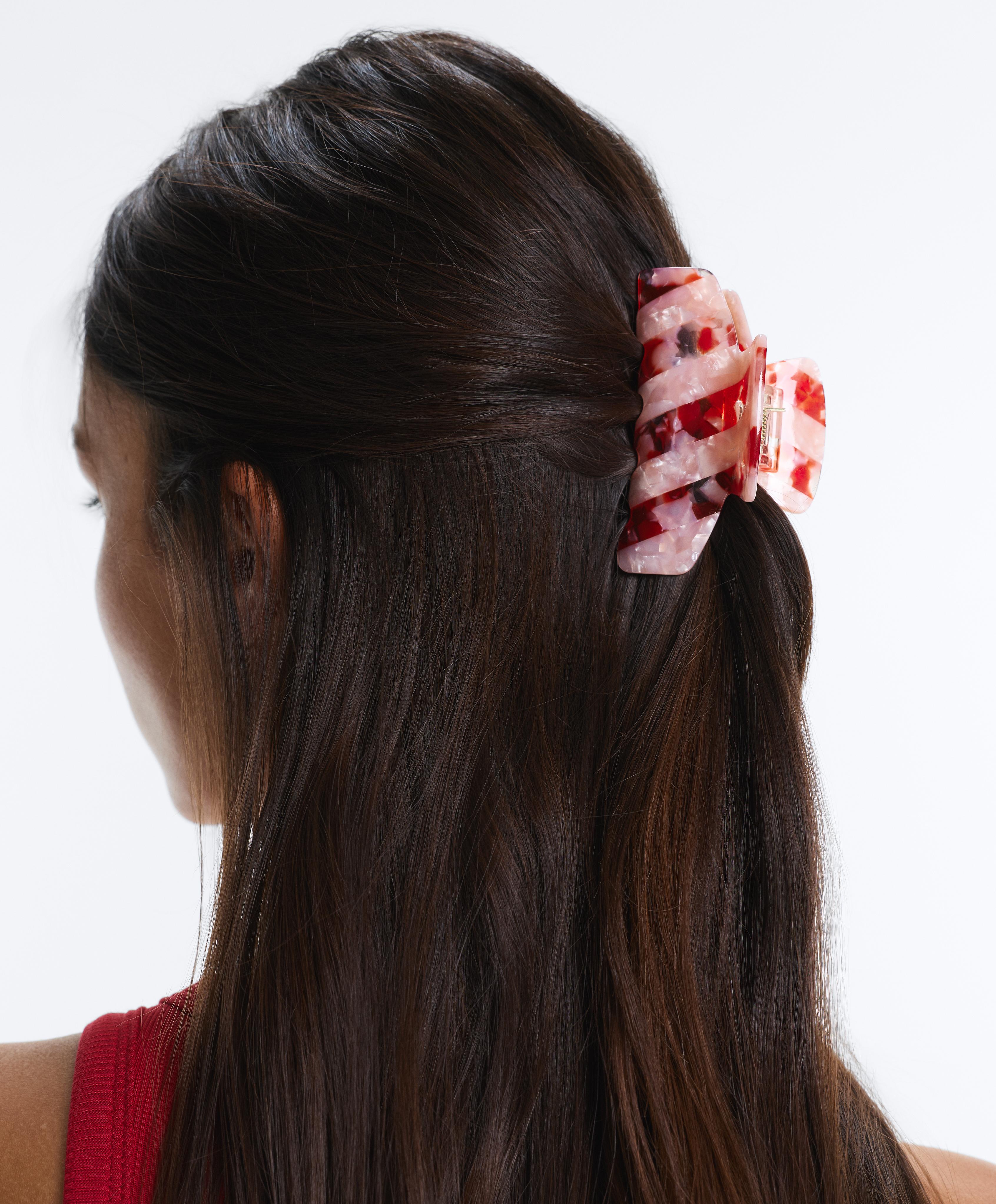 Mixed-stripe hair claw — CORAL RED