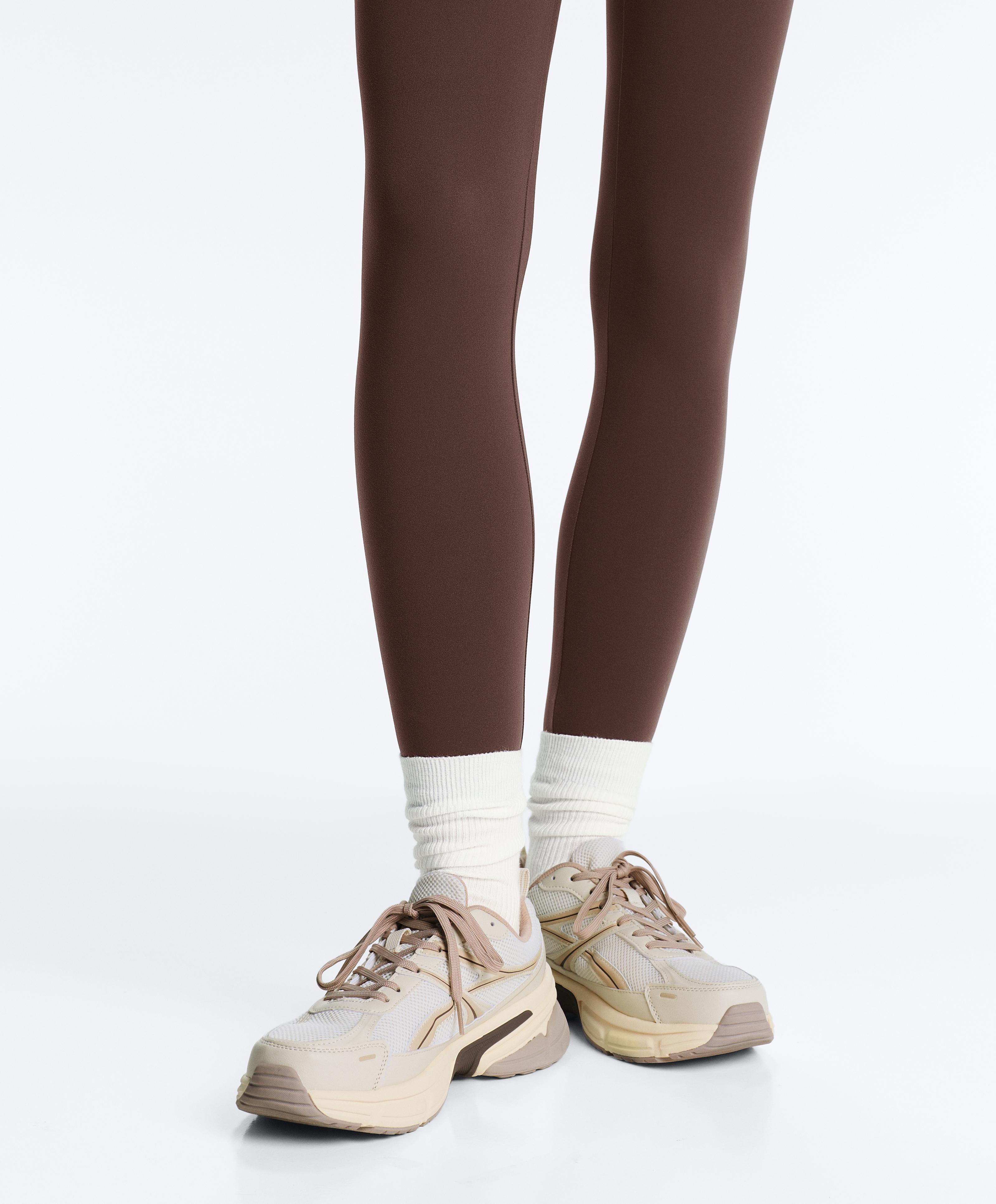 Running-style trainers — SAND