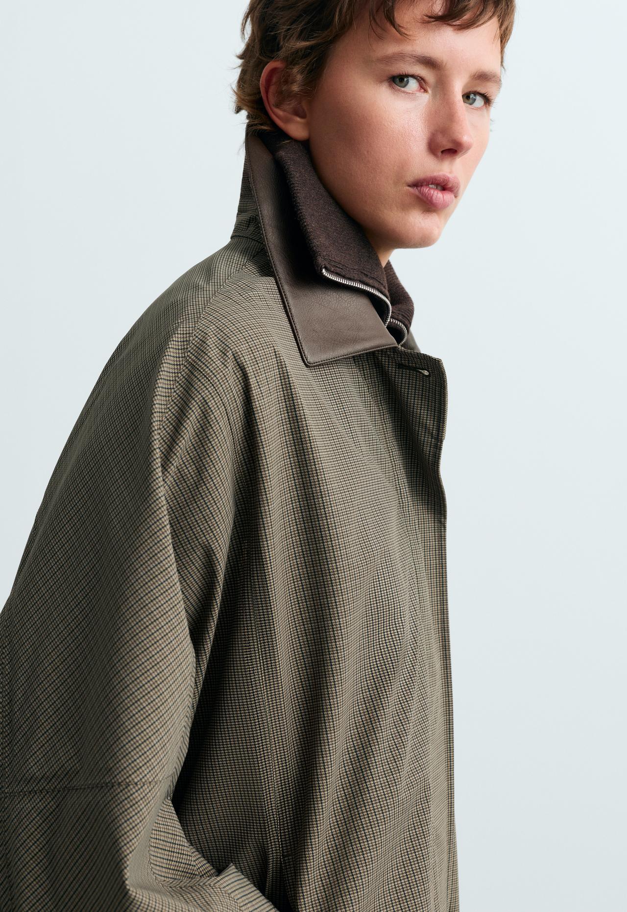 Checked extra lightweight 10k waterproof short cape — KHAKI MELANGE