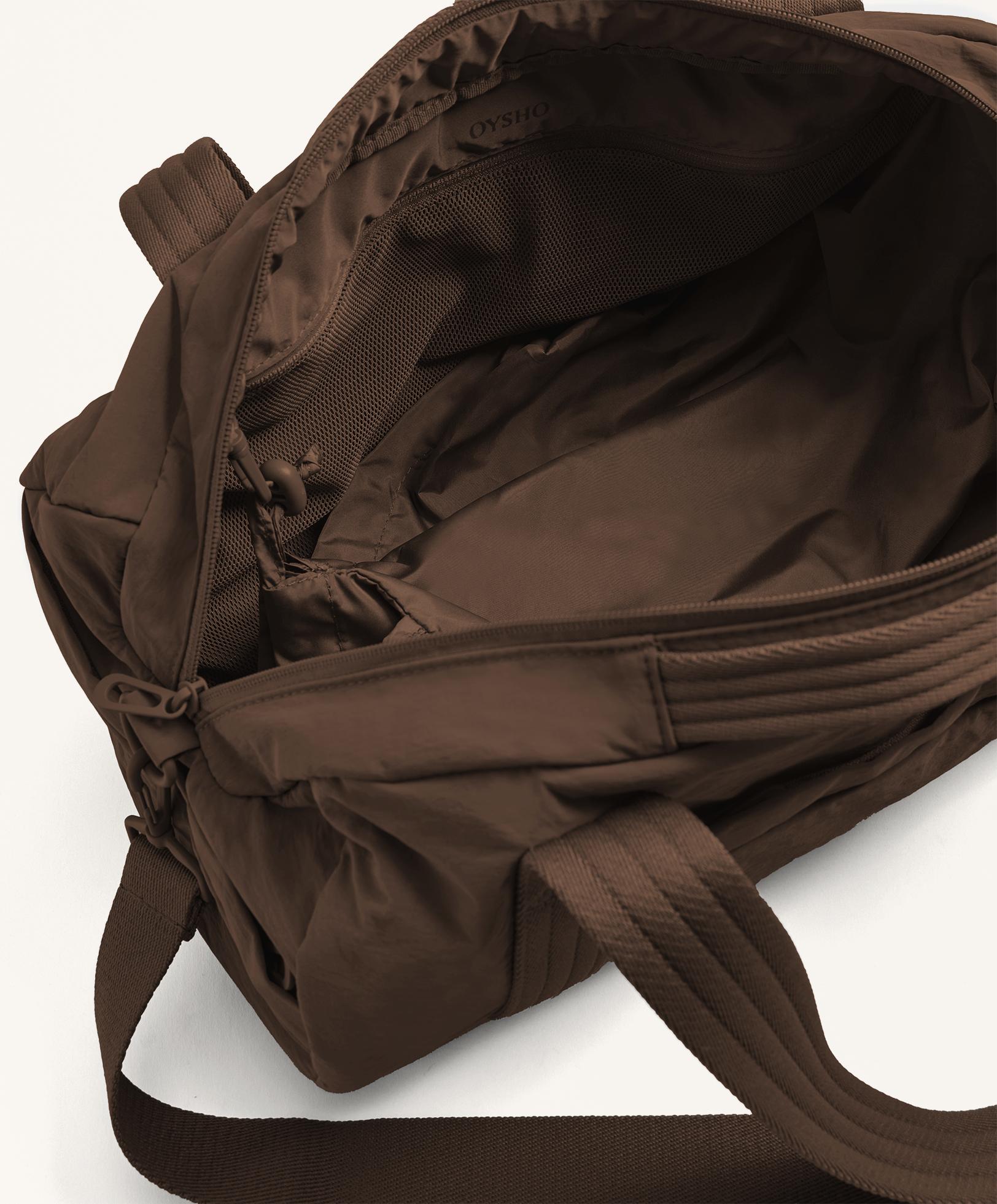 Bowling style sports bag