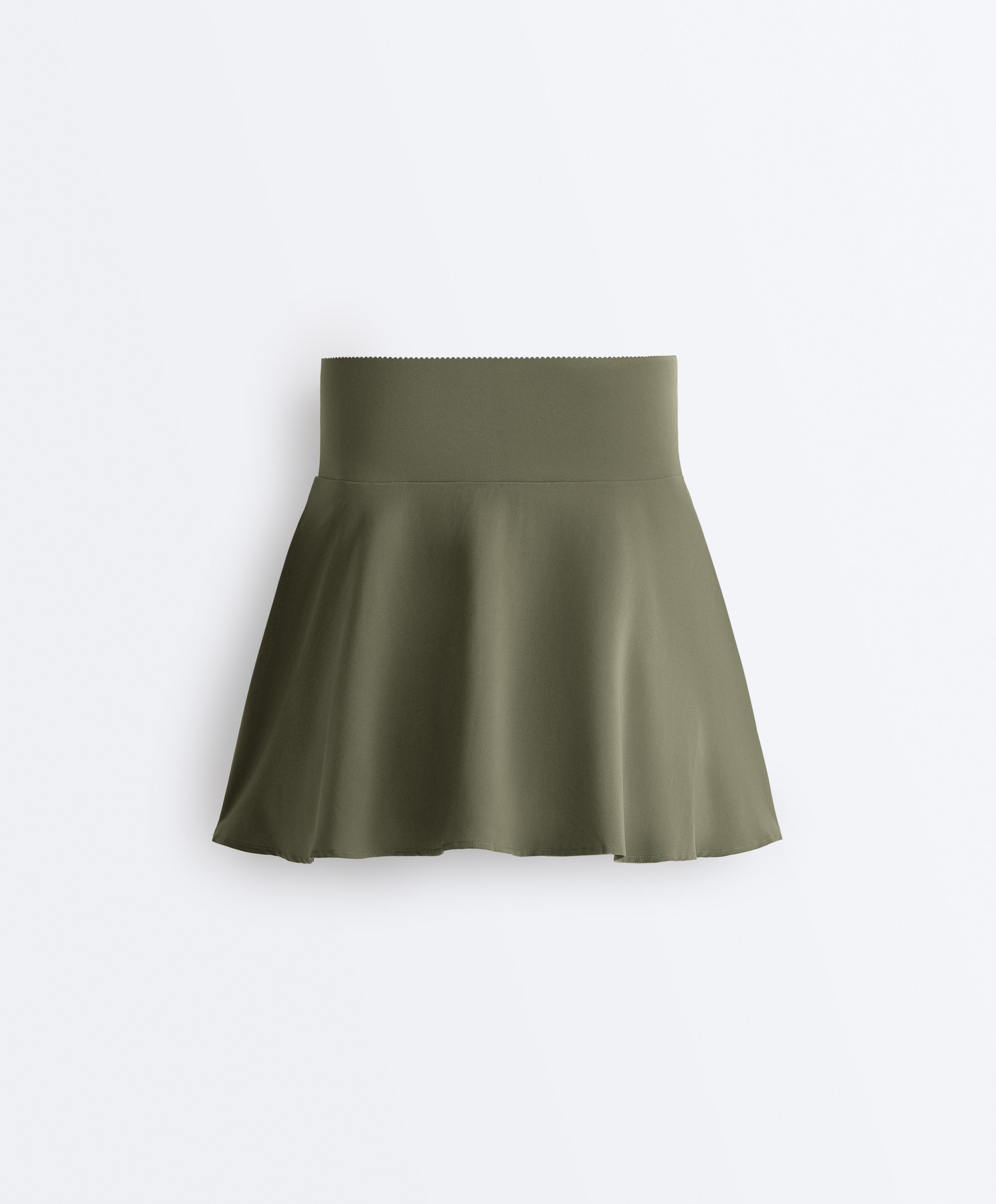 Compressive skirt